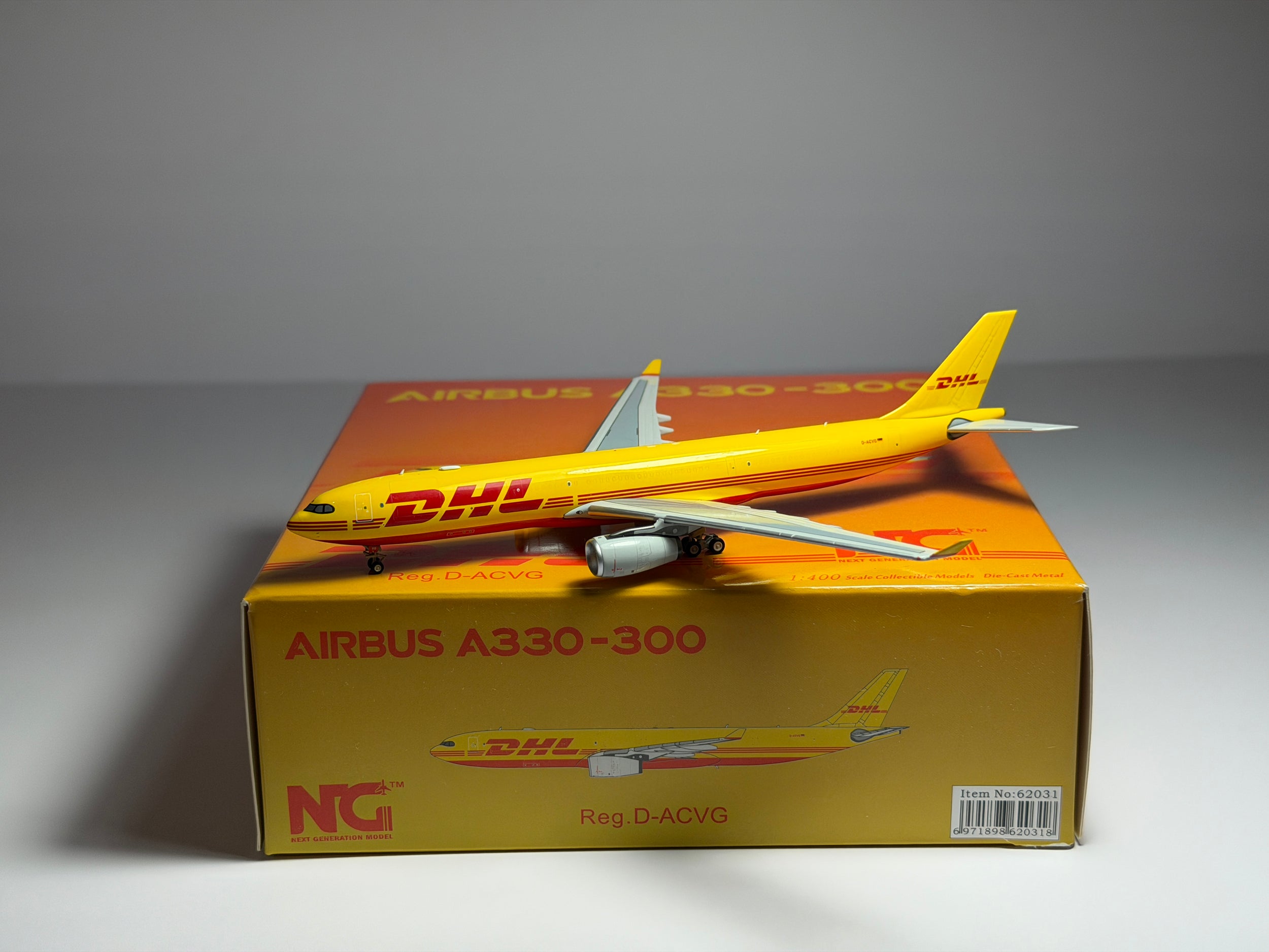 DHL Airbus A330-300P2F 1:400 NG Models D-ACVG (NG62031)