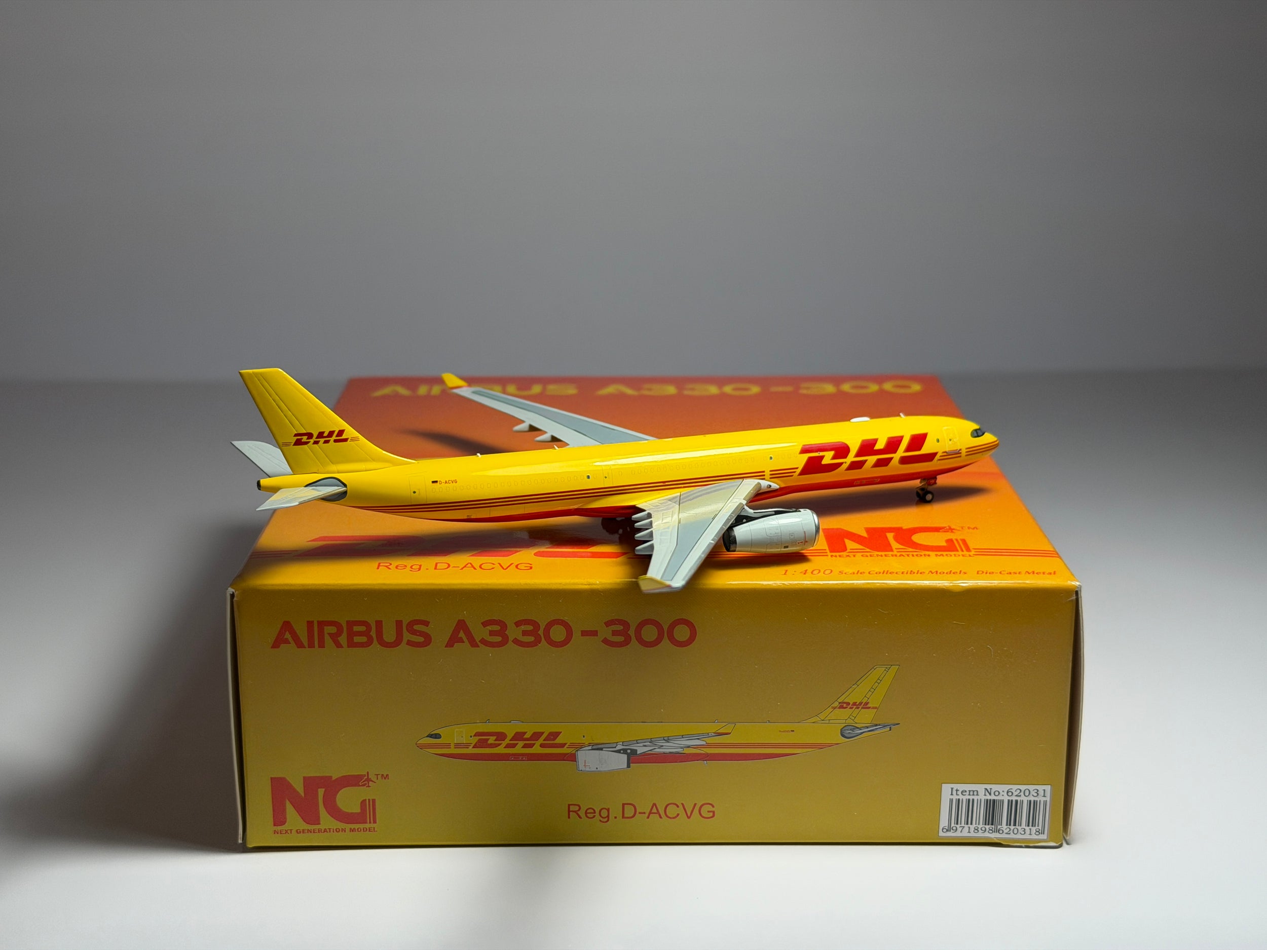 DHL Airbus A330-300P2F 1:400 NG Models D-ACVG (NG62031)