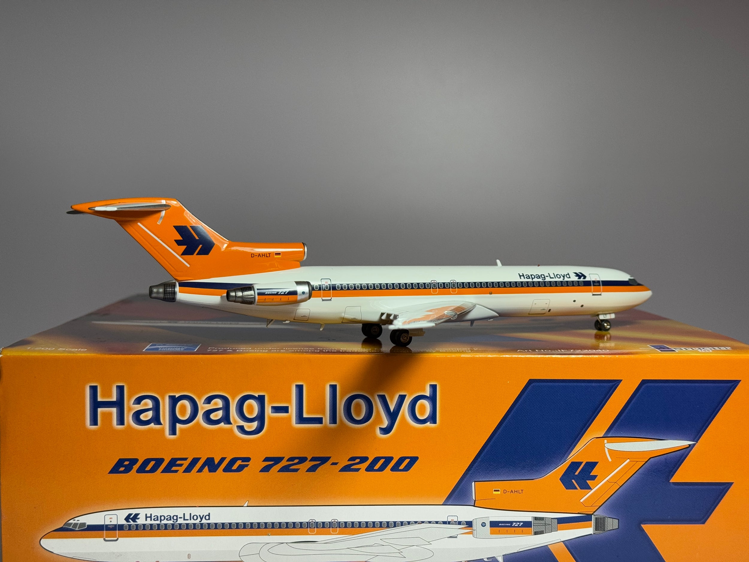 Inflight200 1:200 Hapag-Lloyd Boeing 727-200 D-AHLT IF722040