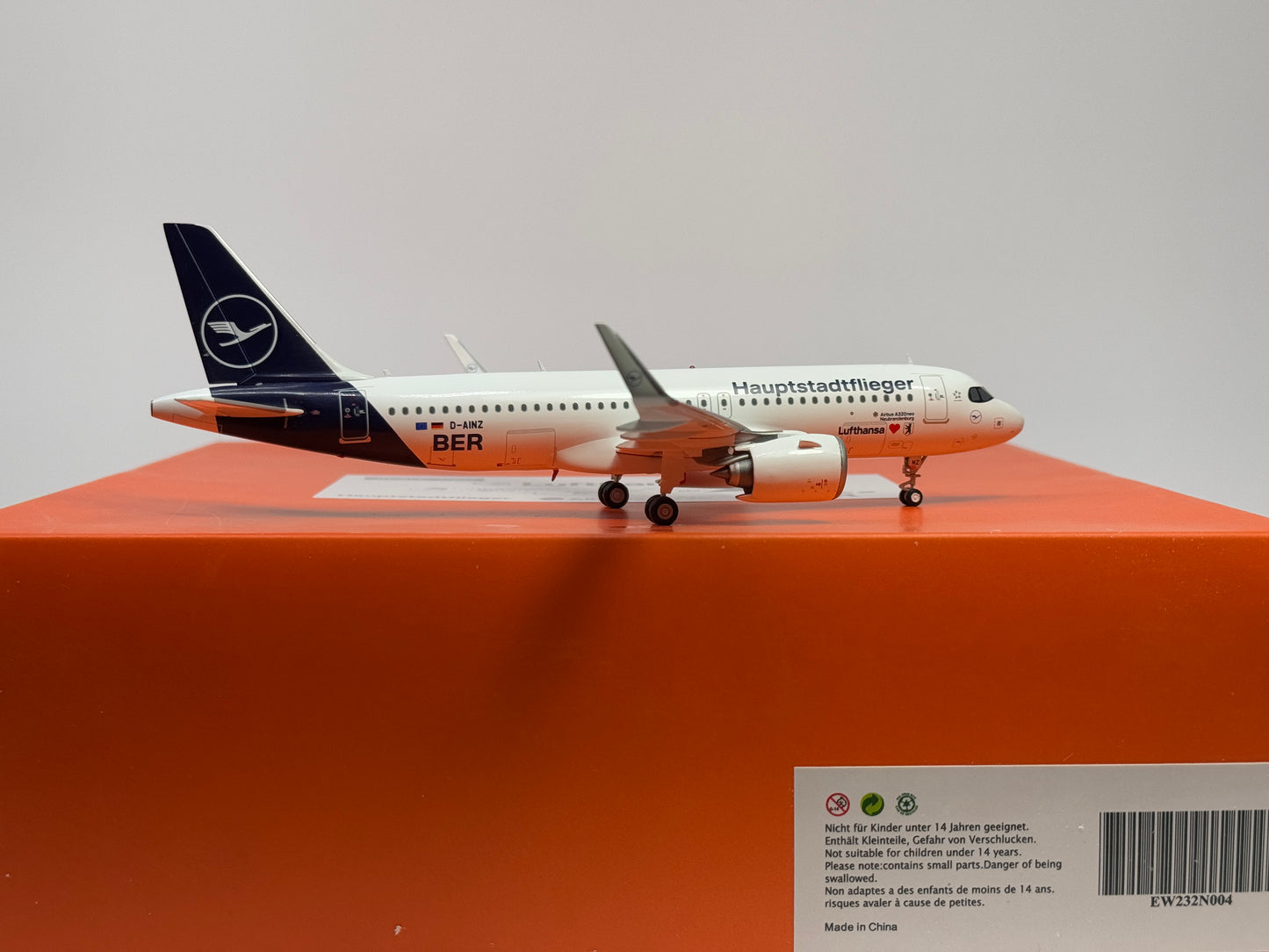 JC Wings 1:200 Lufthansa Airbus A320 D-AINZ New Colors EW232N004