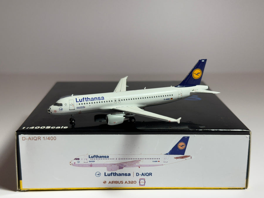Panda Models 1:400 Lufthansa Airbus A320-200 D-AIQR Football Nose PMDAIQR