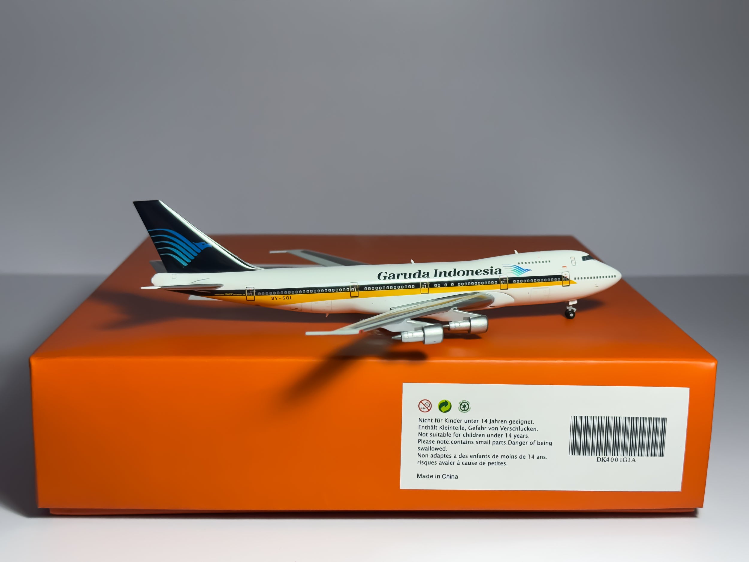 Garuda Indonesia Boeing 747-200 1:400 JC Wings 9V-SQL (DK4001GIA)