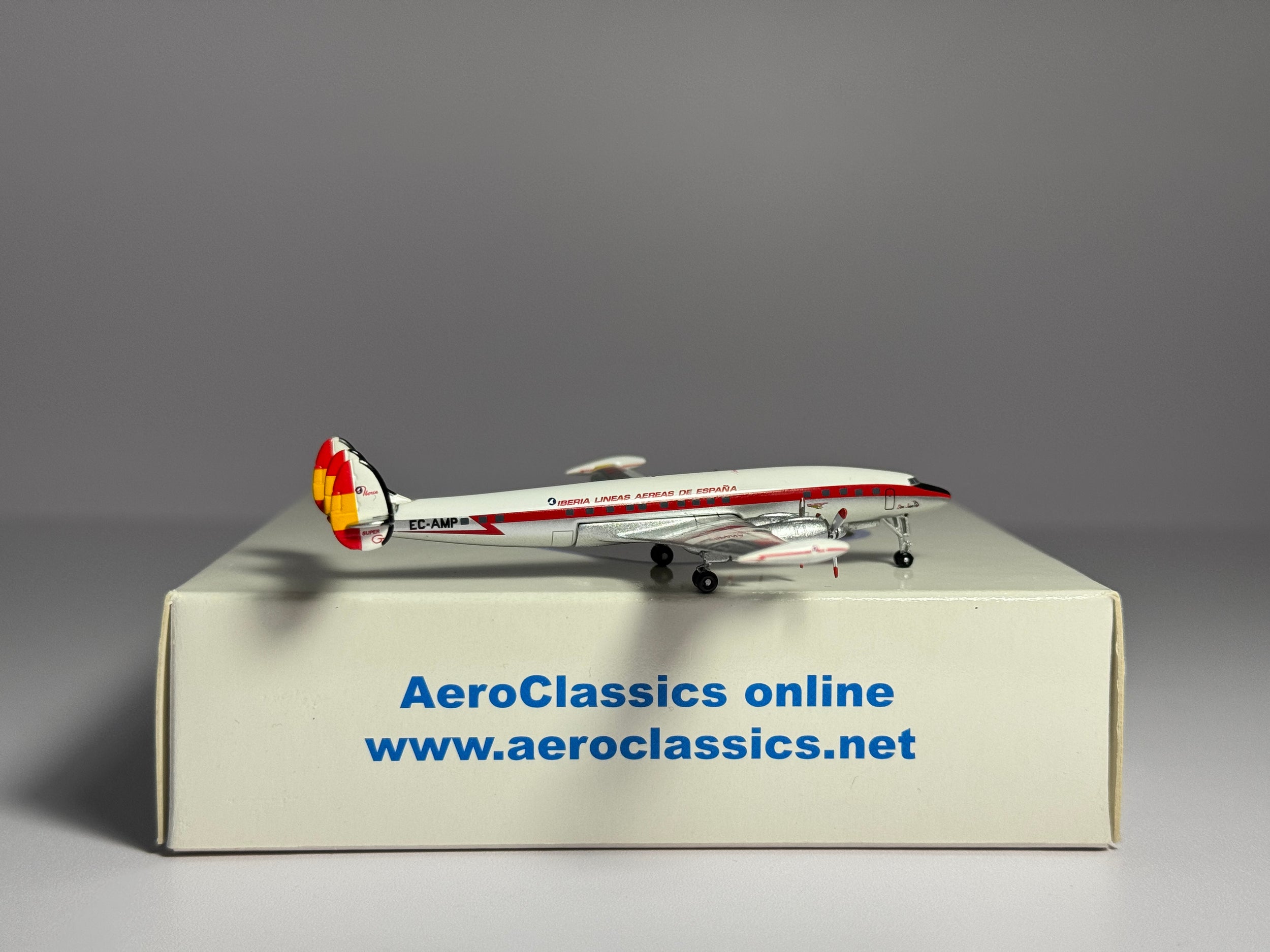 Aeroclassics 1:400 Iberia Airlines Lockheed L-1049 EC-AMP Super Constellation AC18291
