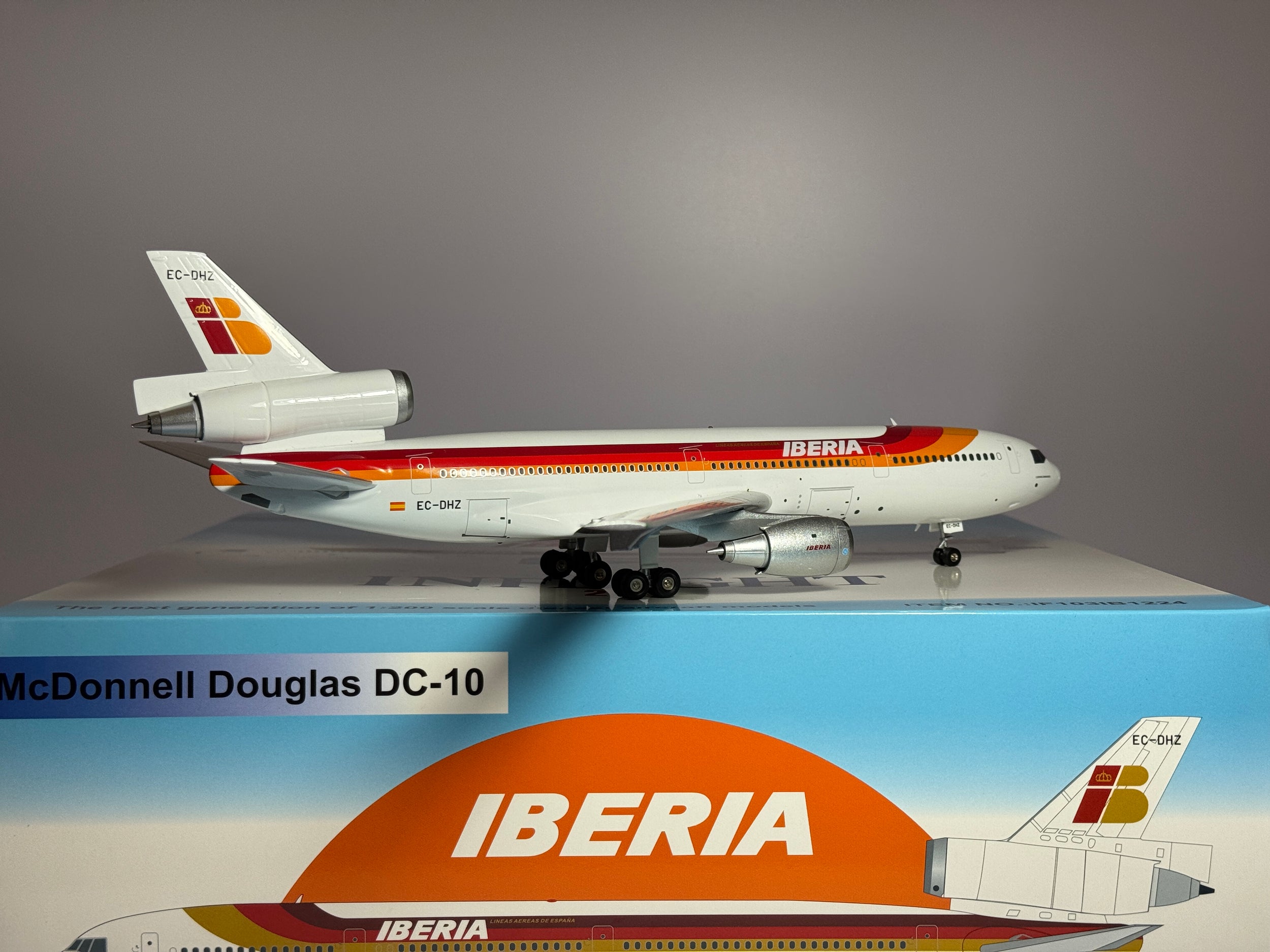 Inflight200 Iberia McDonnell Douglas DC-10-30 EC-DHZ 1990s colors IF103IB1224 w/stand