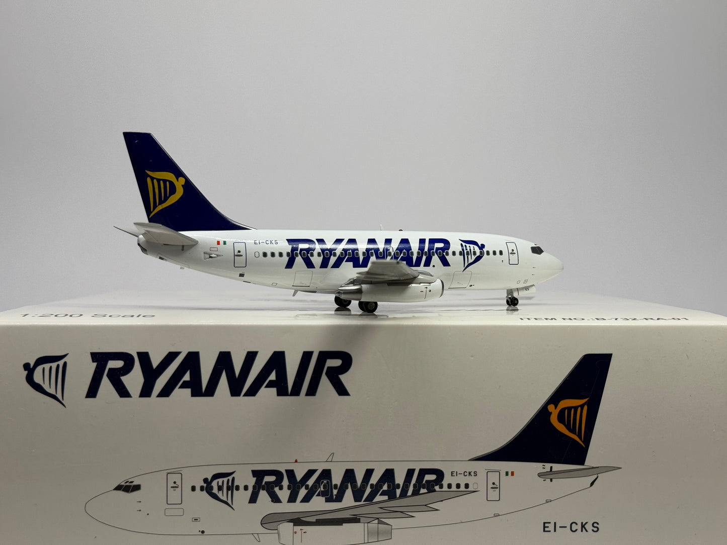 Inflight200 Ryanair Boeing 737-200 EI-CKS 1990's colors B-732-RA-01