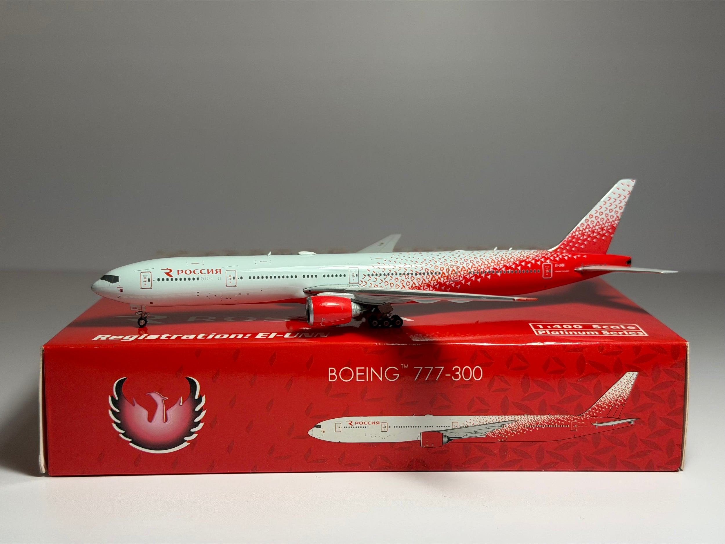 Phoenix Model 1:400 Rossiya Boeing 777-300 EI-UNN current colors PH411336