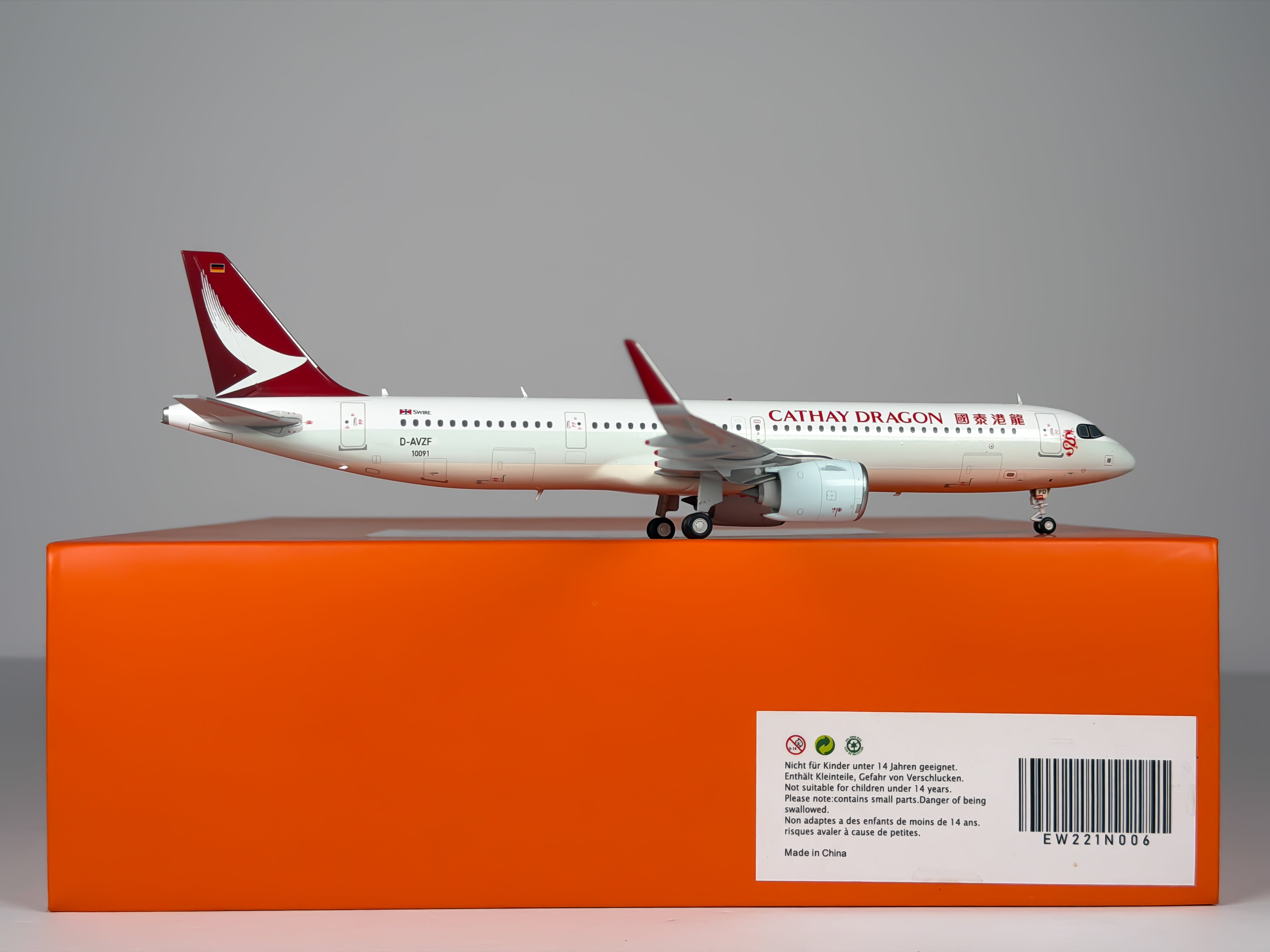 Cathay Dragon Airbus A321neo 1:200 JC Wings D-AVZF (EW221N006)