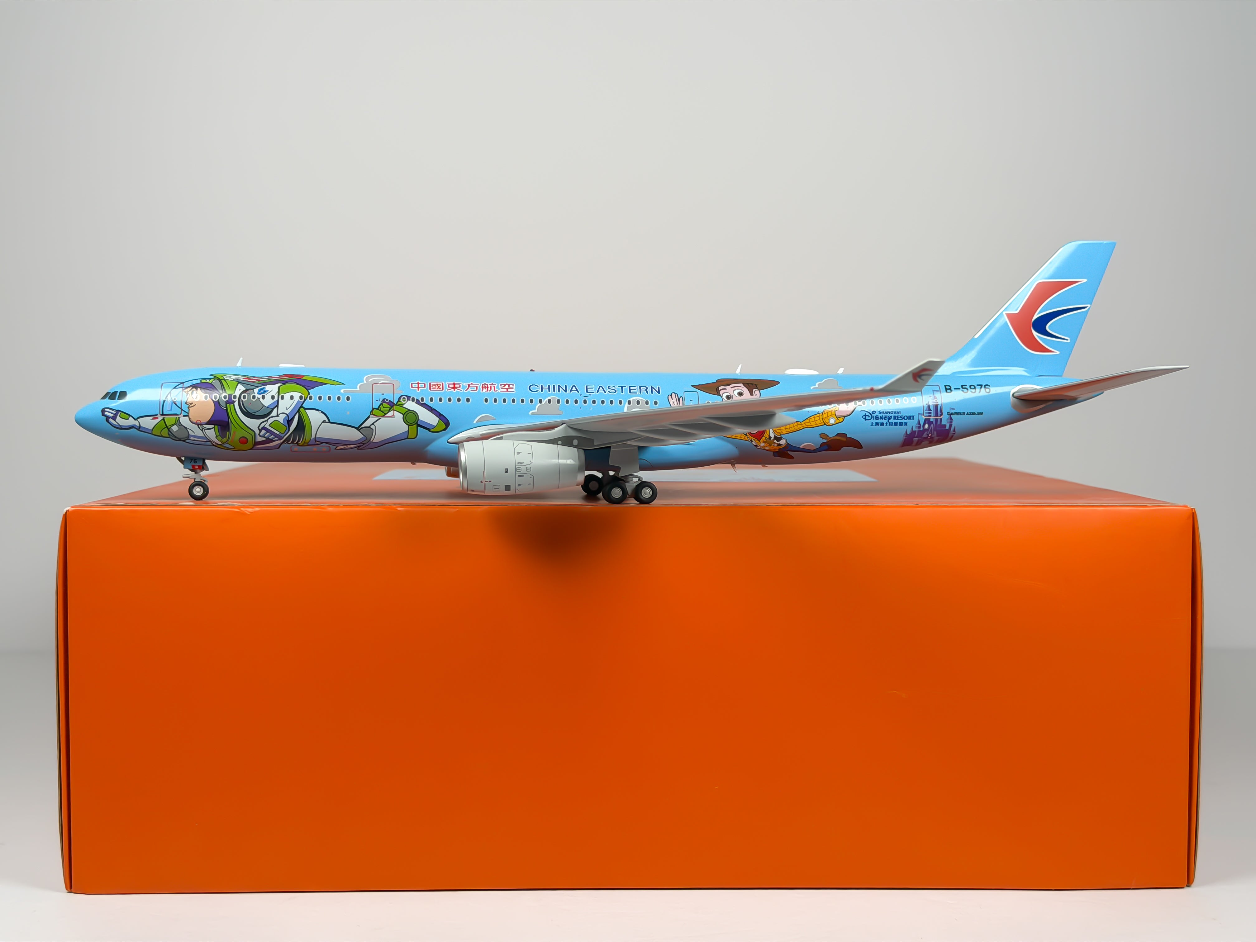 China Eastern Airlines Airbus A330-300 1:200 JC Wings B-5976 (EW2333001)