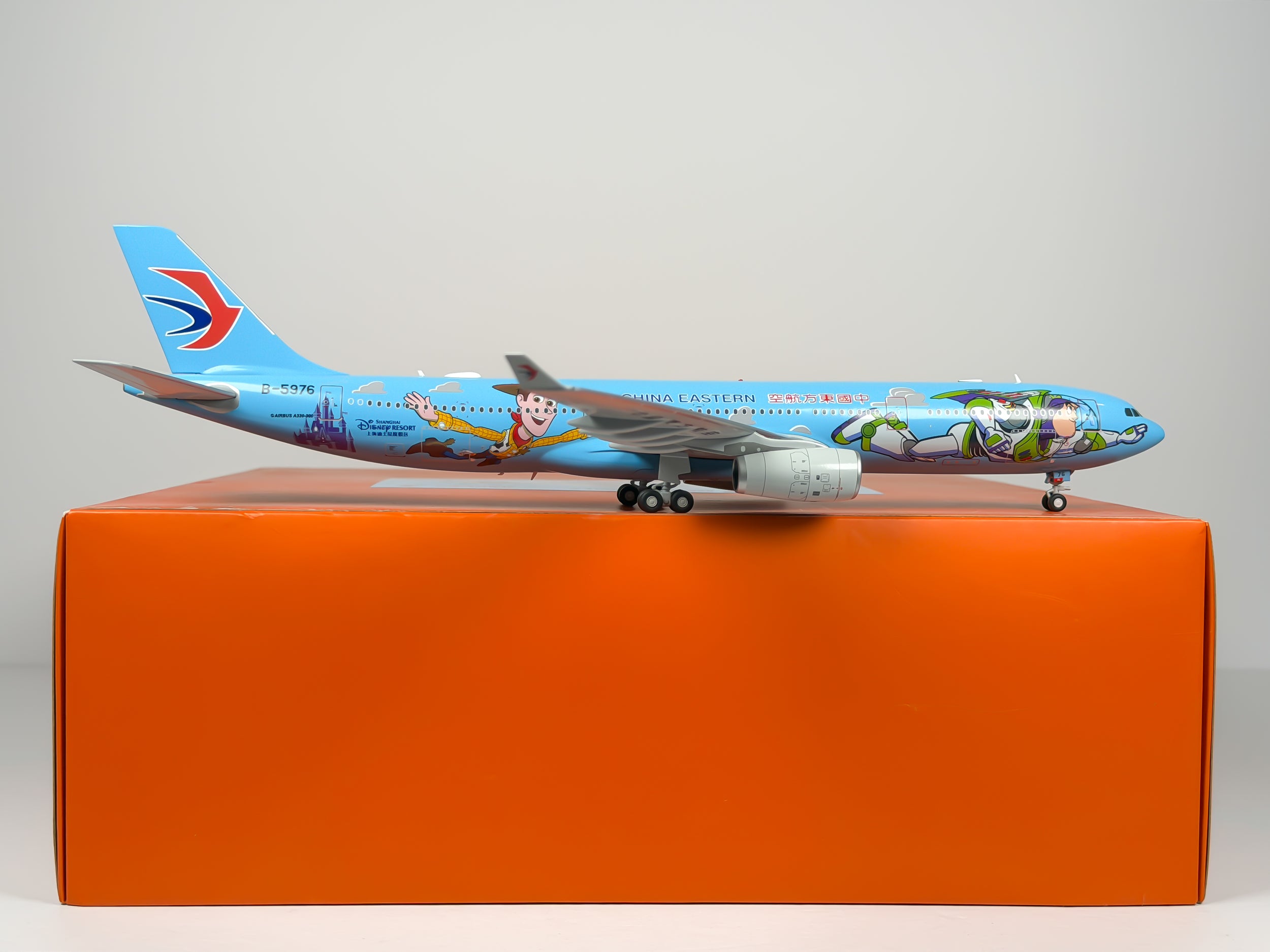 China Eastern Airlines Airbus A330-300 1:200 JC Wings B-5976 (EW2333001)