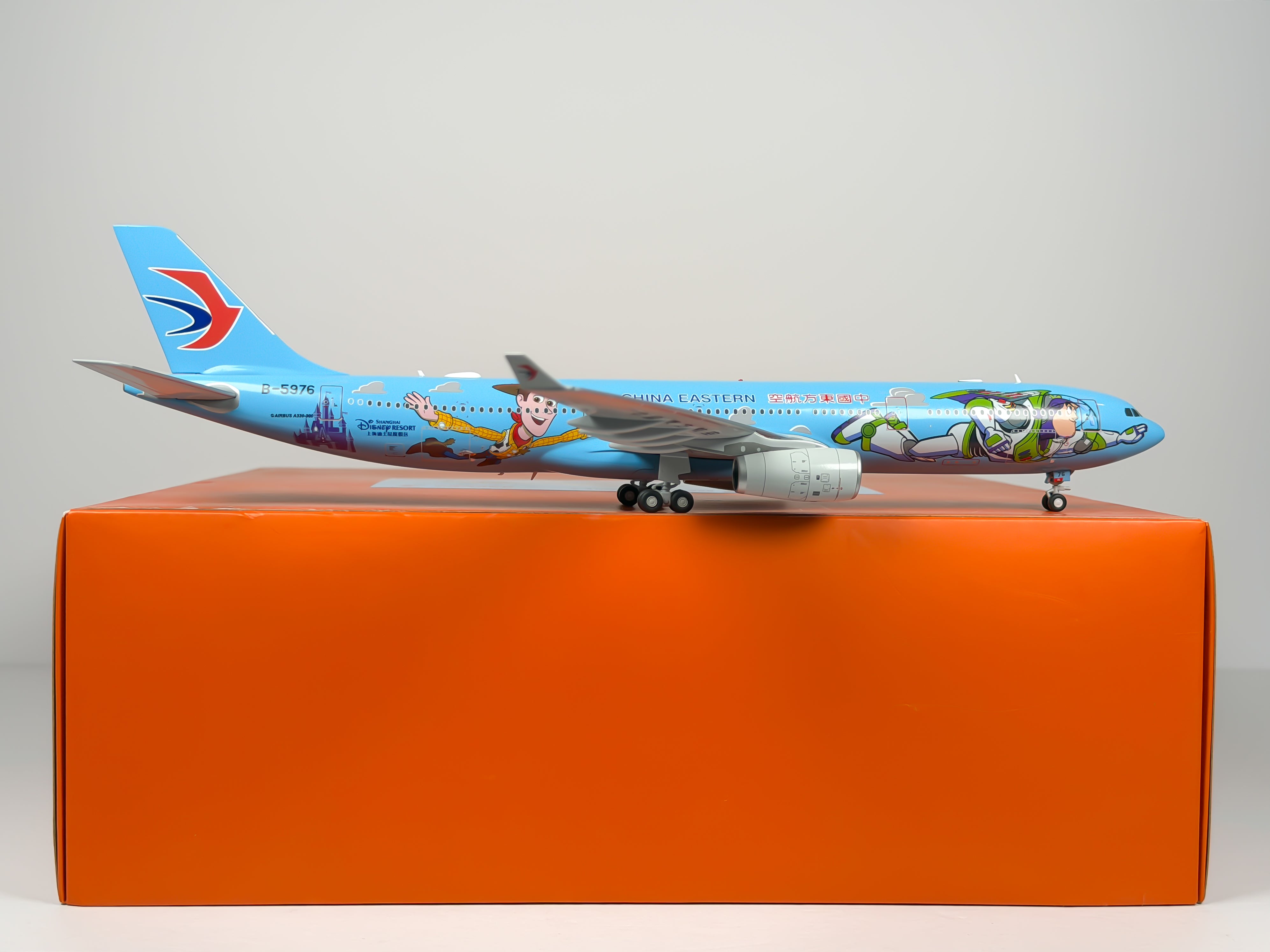 China Eastern Airlines Airbus A330-300 1:200 JC Wings B-5976 (EW2333001)