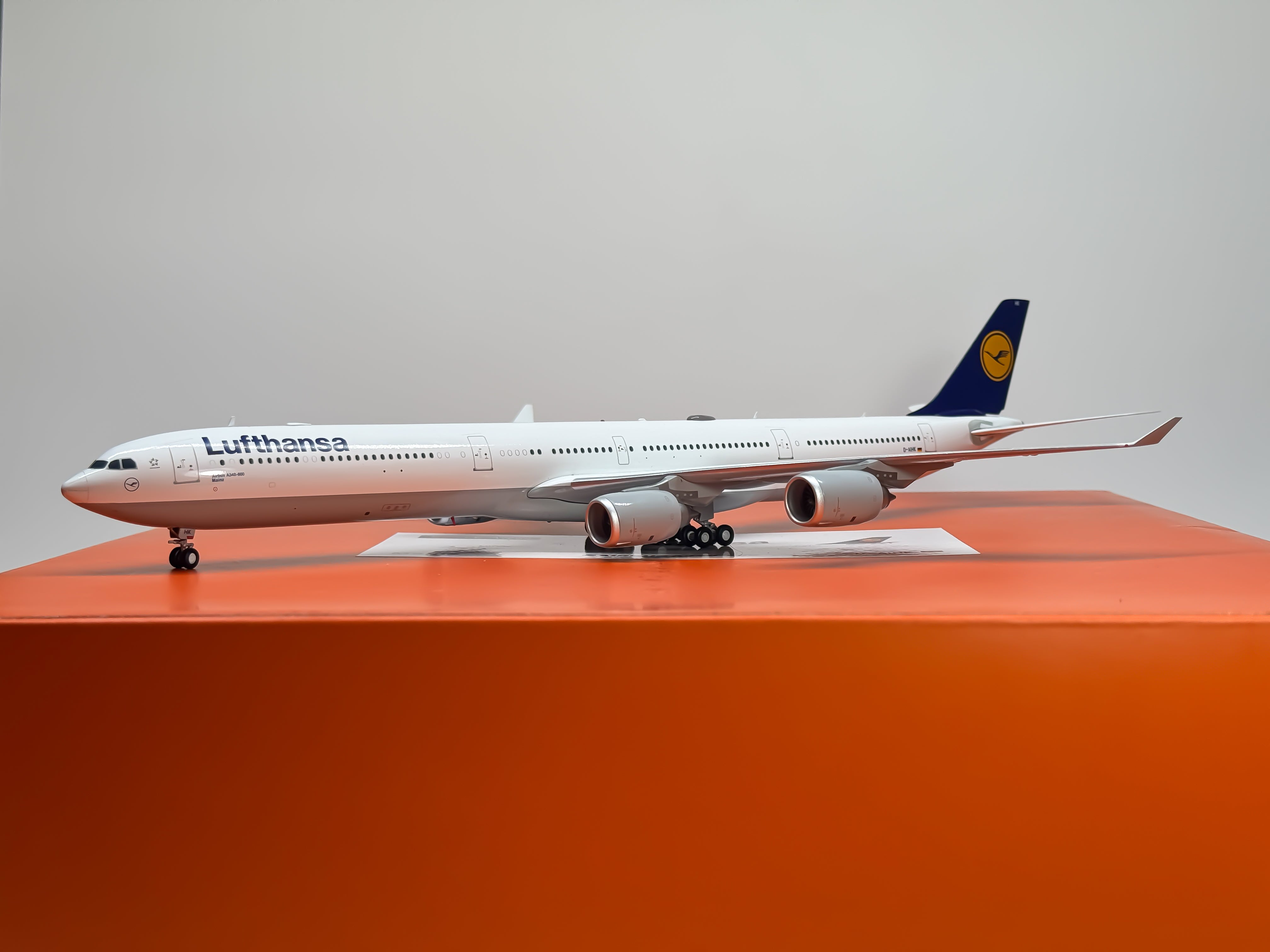 Lufthansa Airbus A340-600 1:200 JC Wings D-AIHK (EW2346007)