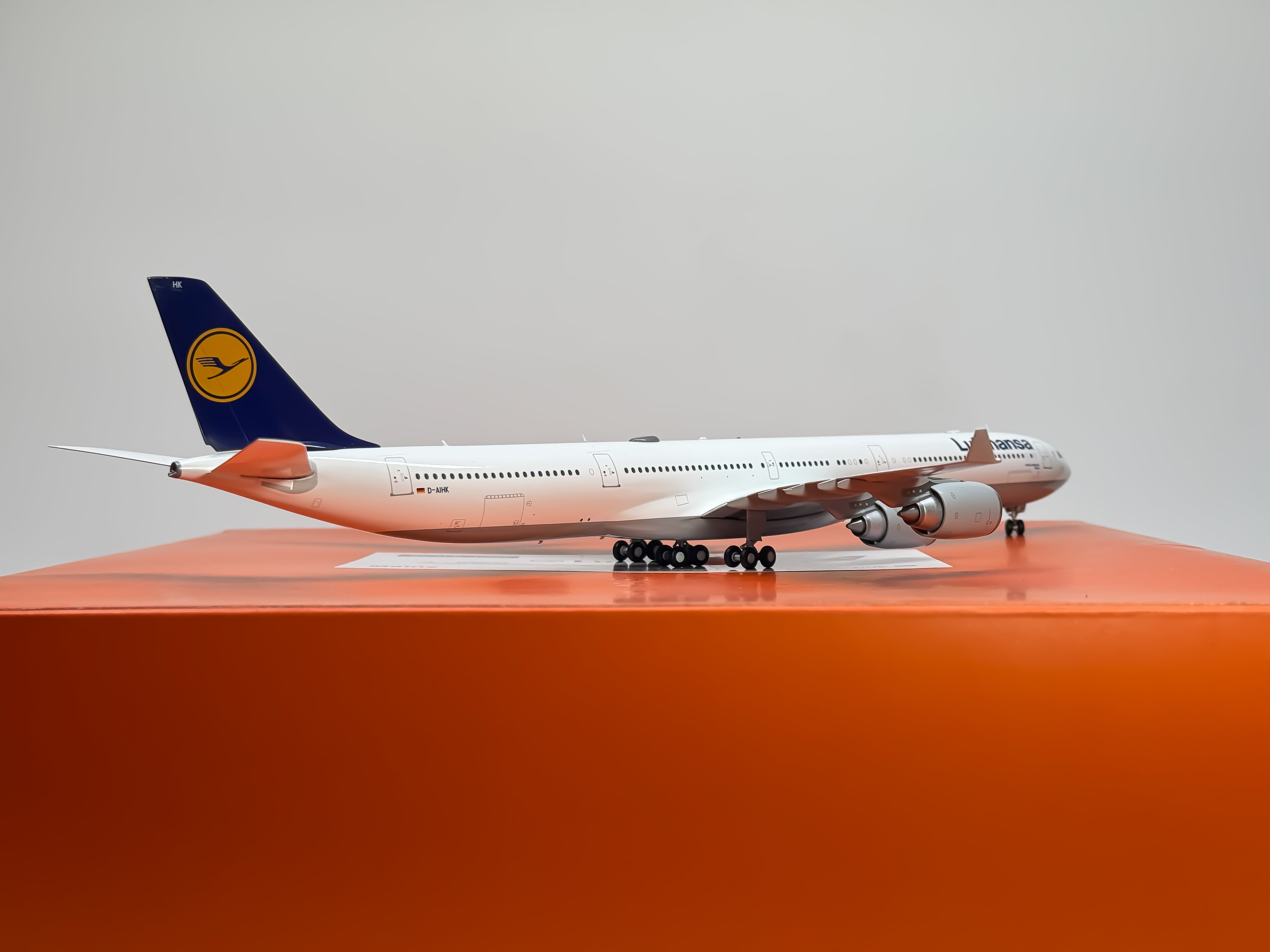 Lufthansa Airbus A340-600 1:200 JC Wings D-AIHK (EW2346007)