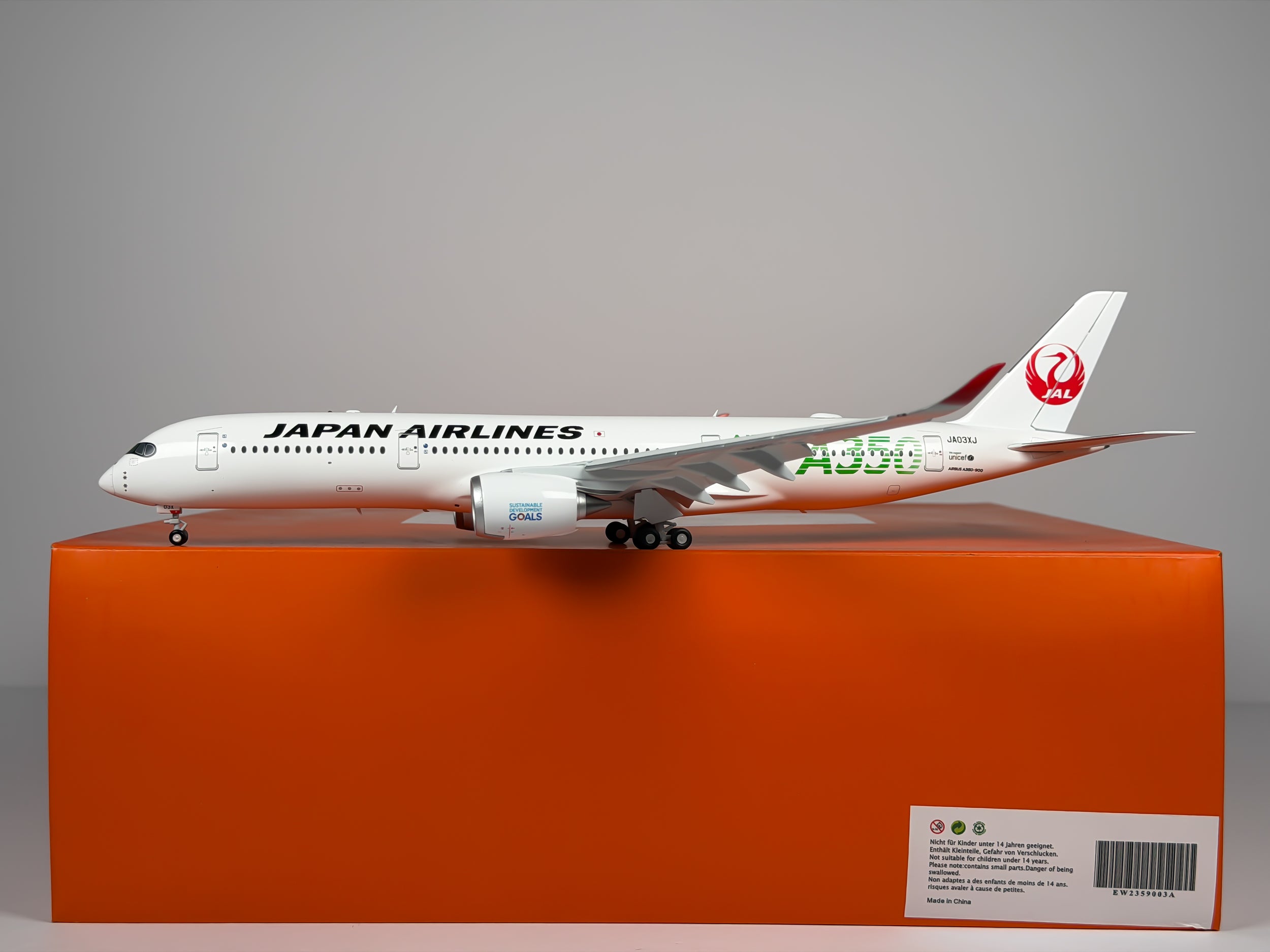 Japan Airlines (JAL) Airbus A350-900 1:200 JC Wings JA03XJ (EW2359003A)