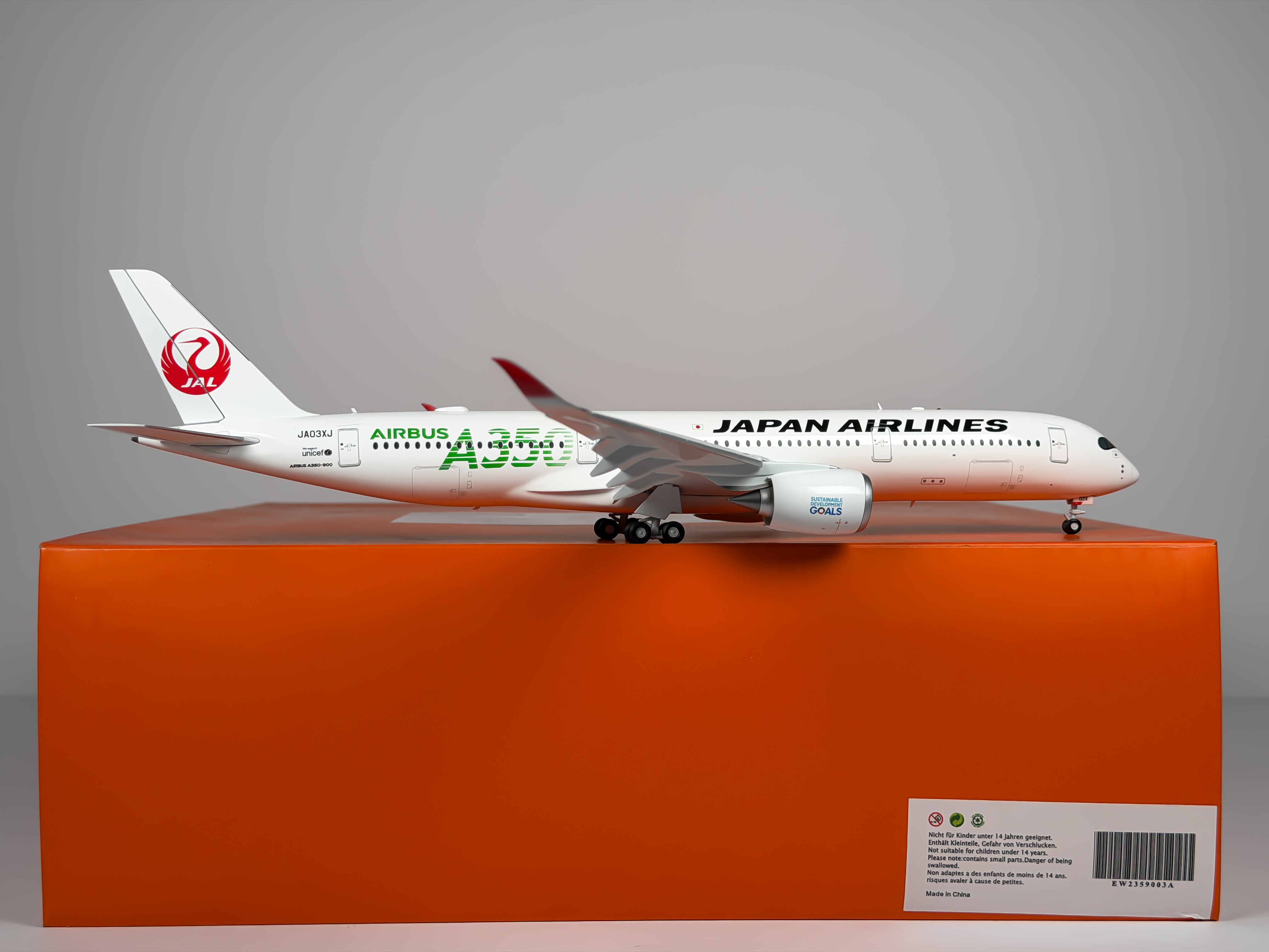 Japan Airlines (JAL) Airbus A350-900 1:200 JC Wings JA03XJ (EW2359003A)