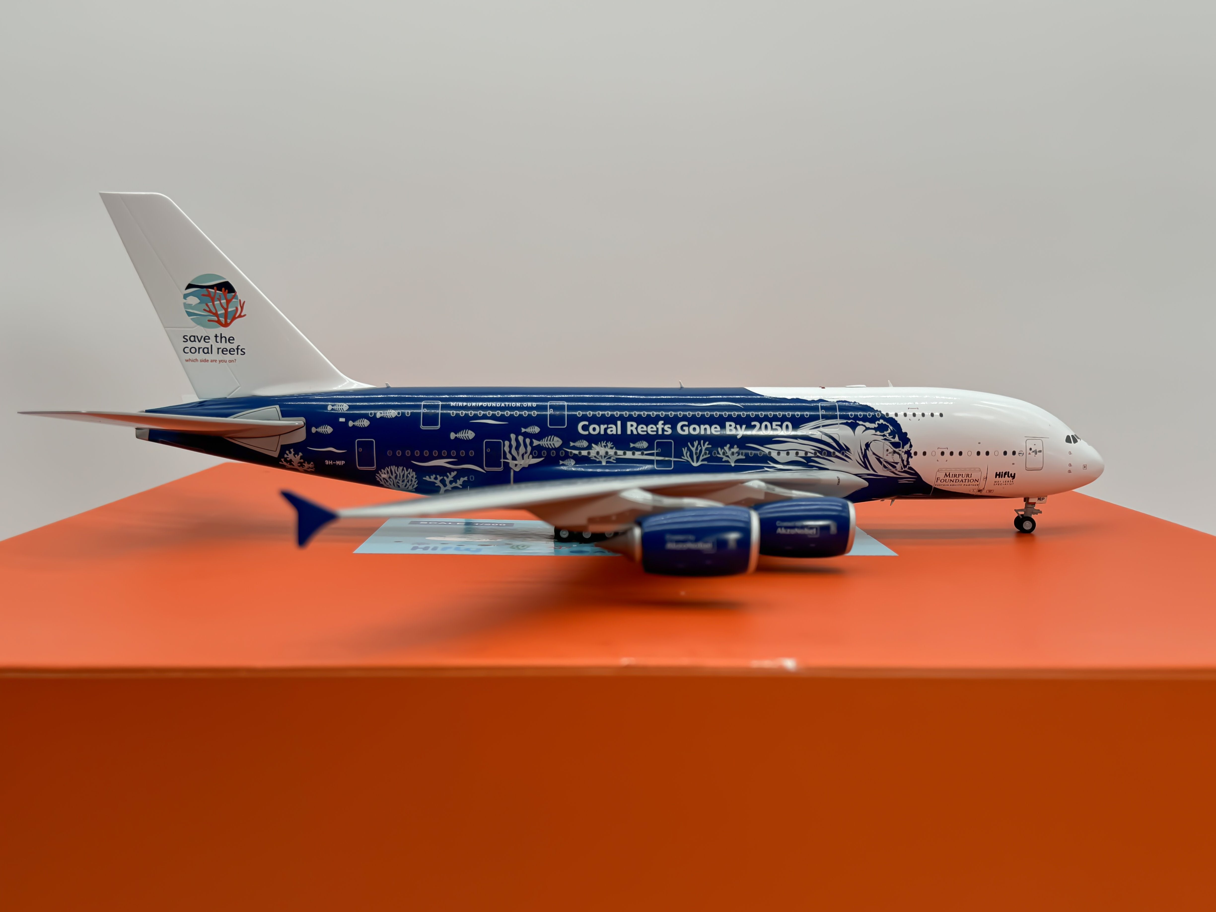 Hi Fly Malta Airbus A380-800 1:200 JC Wings 9H-MIP (EW2388004)
