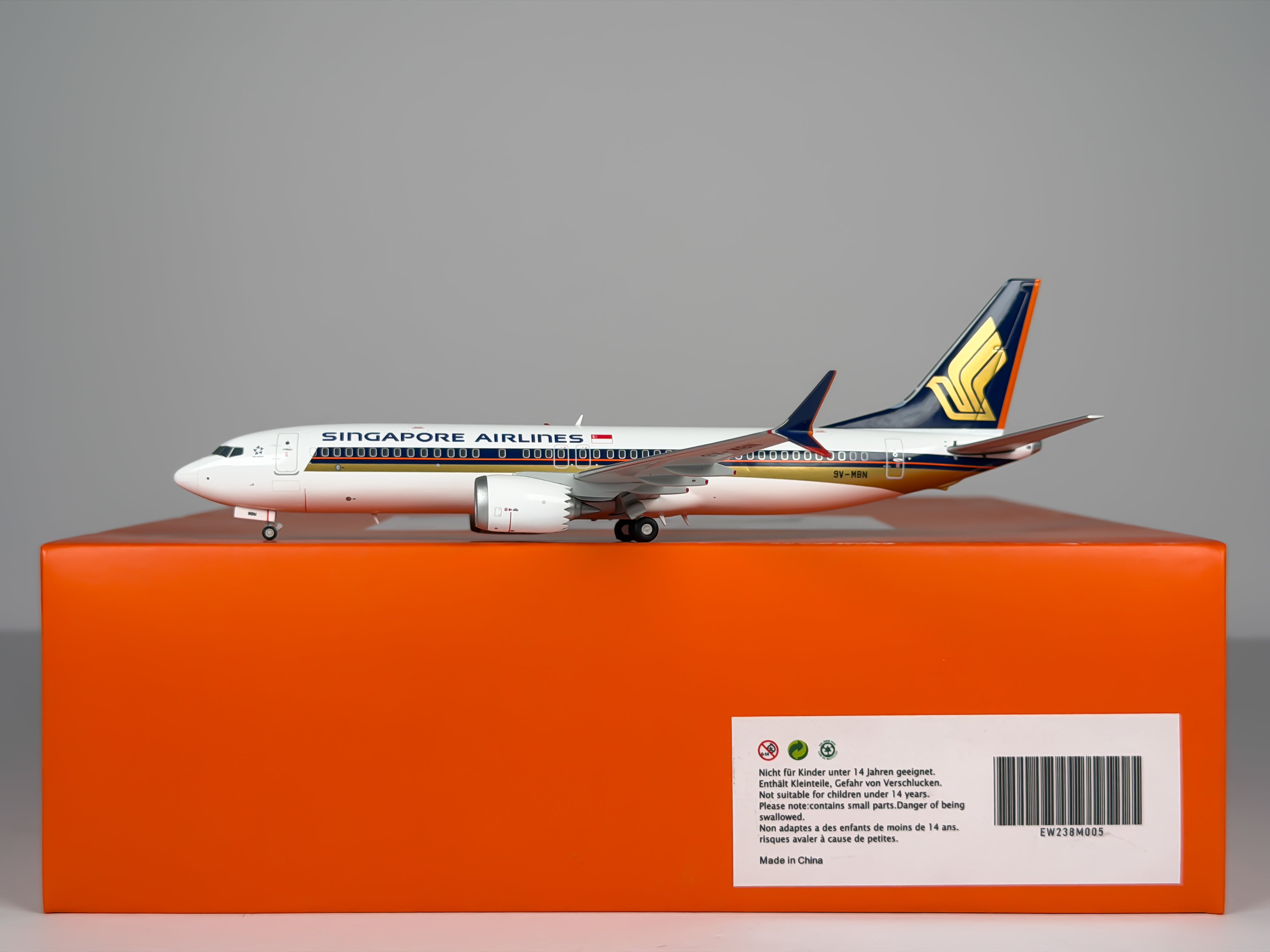 Singapore Airlines Boeing 737 MAX 8 1:200 JC Wings 9V-MBN (EW238M005)