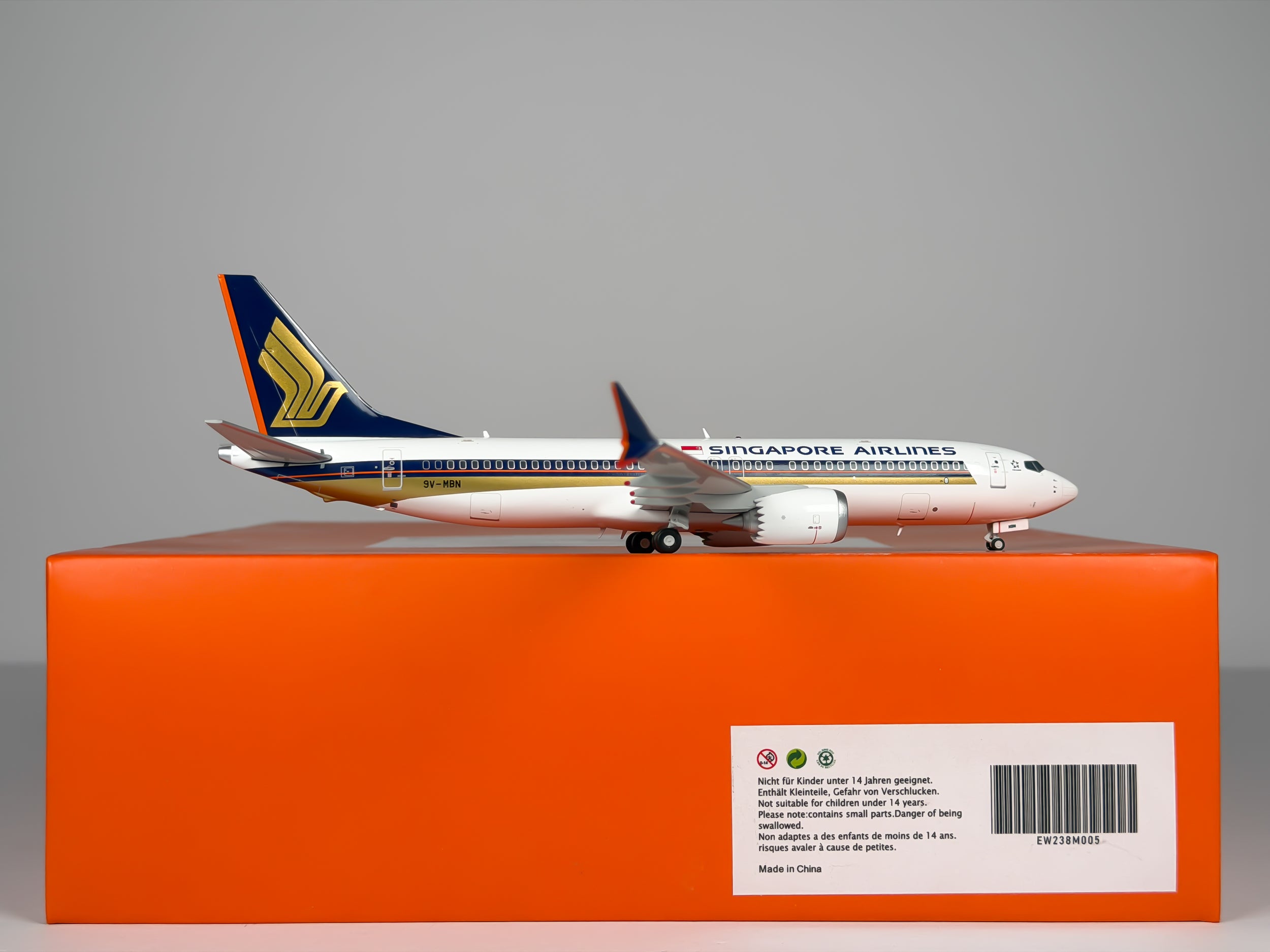 Singapore Airlines Boeing 737 MAX 8 1:200 JC Wings 9V-MBN (EW238M005)