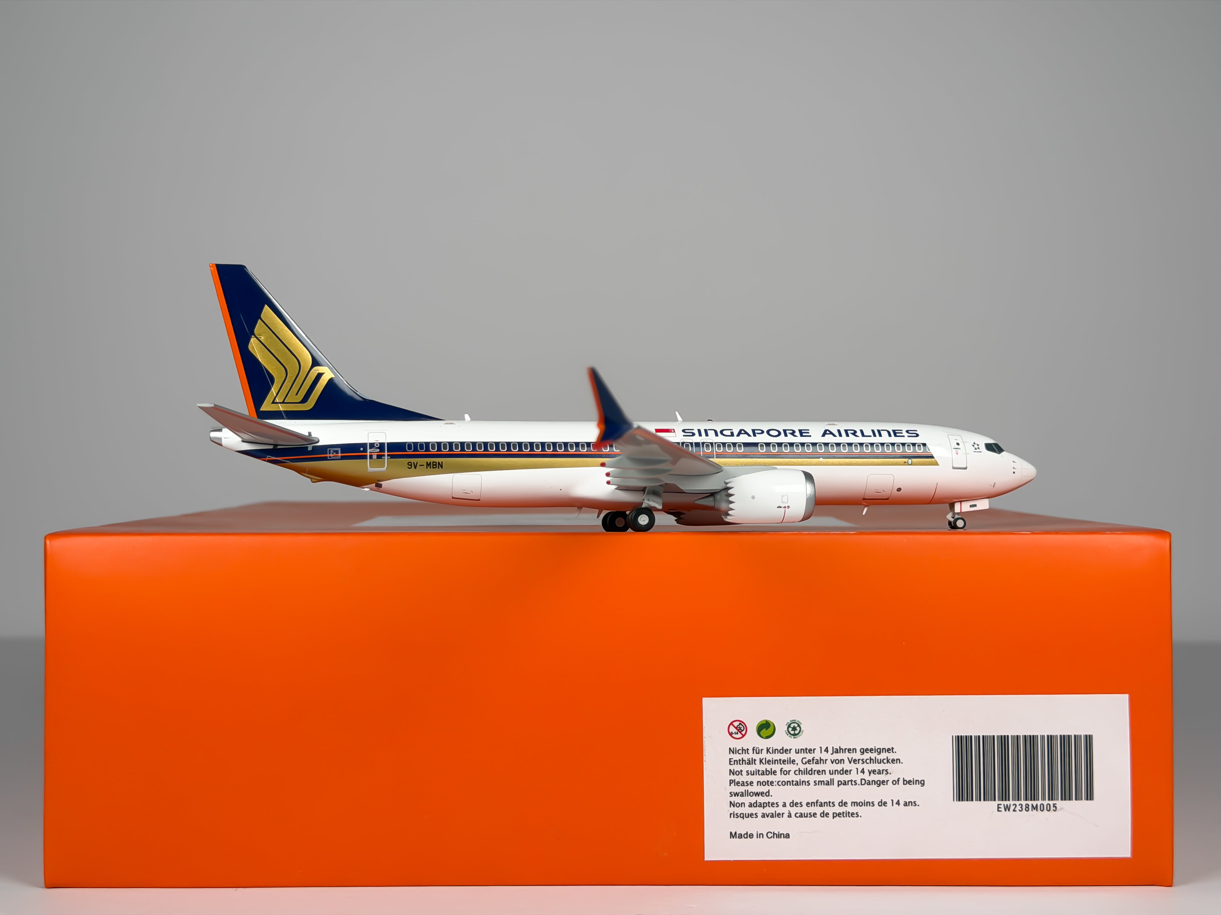 Singapore Airlines Boeing 737 MAX 8 1:200 JC Wings 9V-MBN (EW238M005)