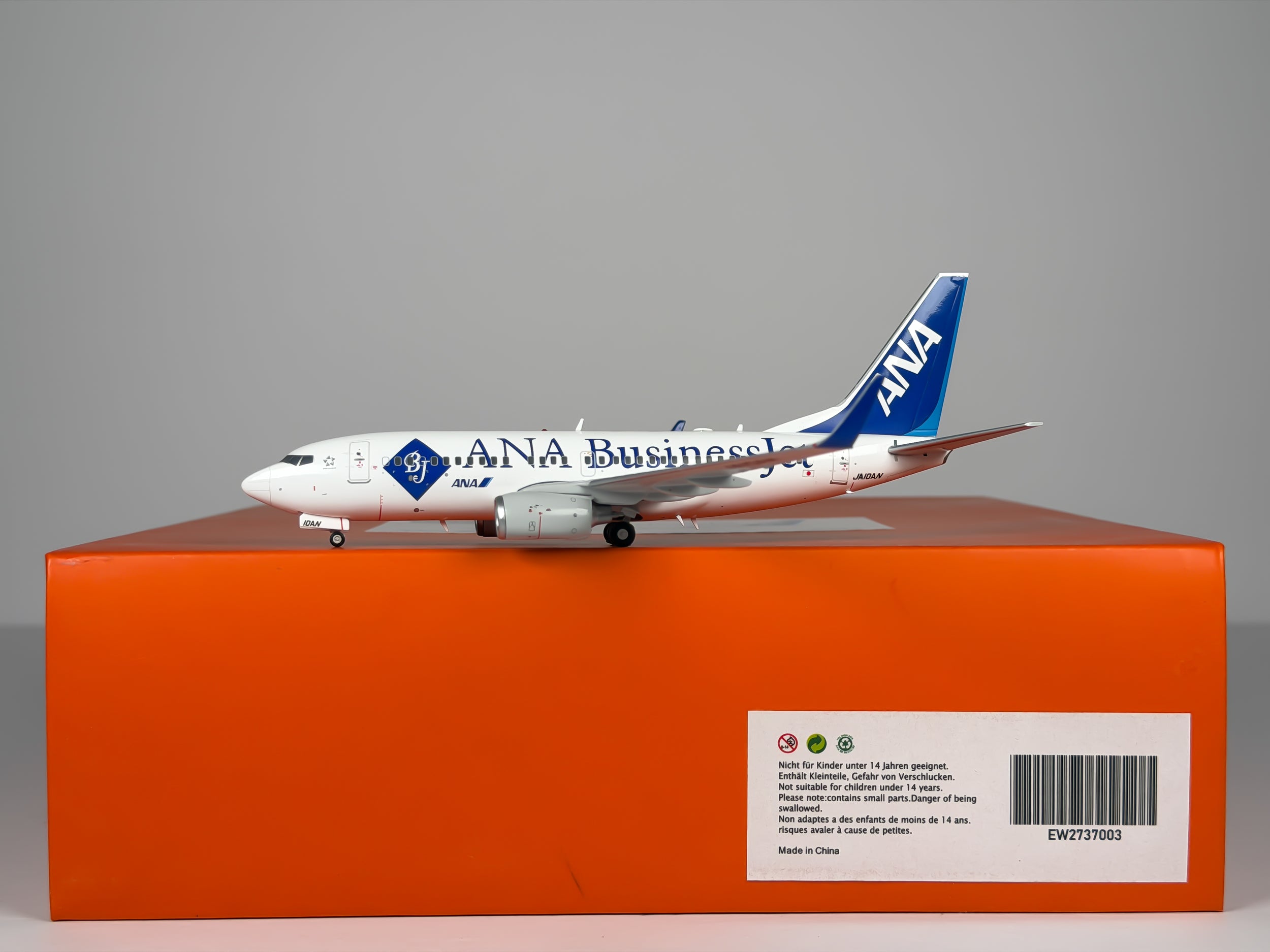 All Nippon Airways (ANA) Boeing 737-700 1:200 JC Wings JA10AN (EW2737003)