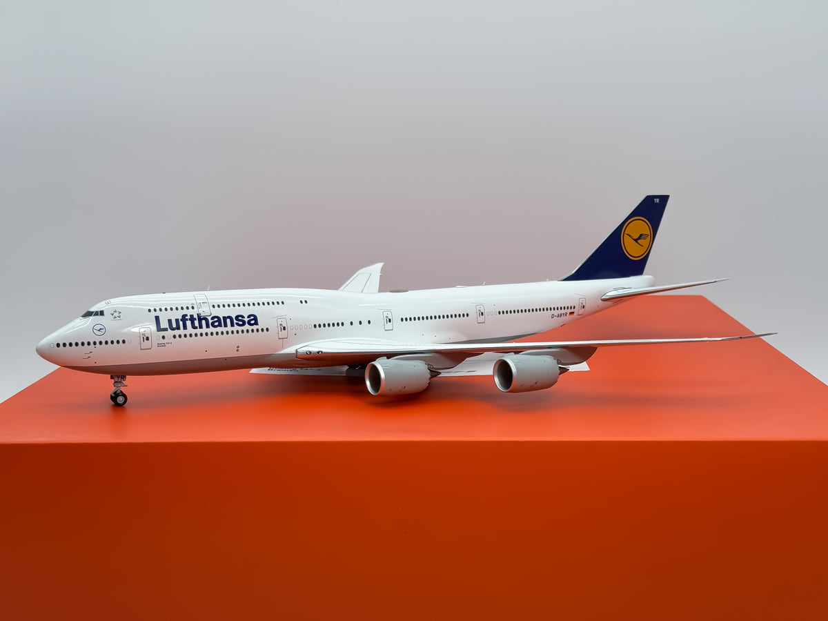 Lufthansa Boeing 747-8i 1:200 JC Wings D-ABYR (EW2748003)
