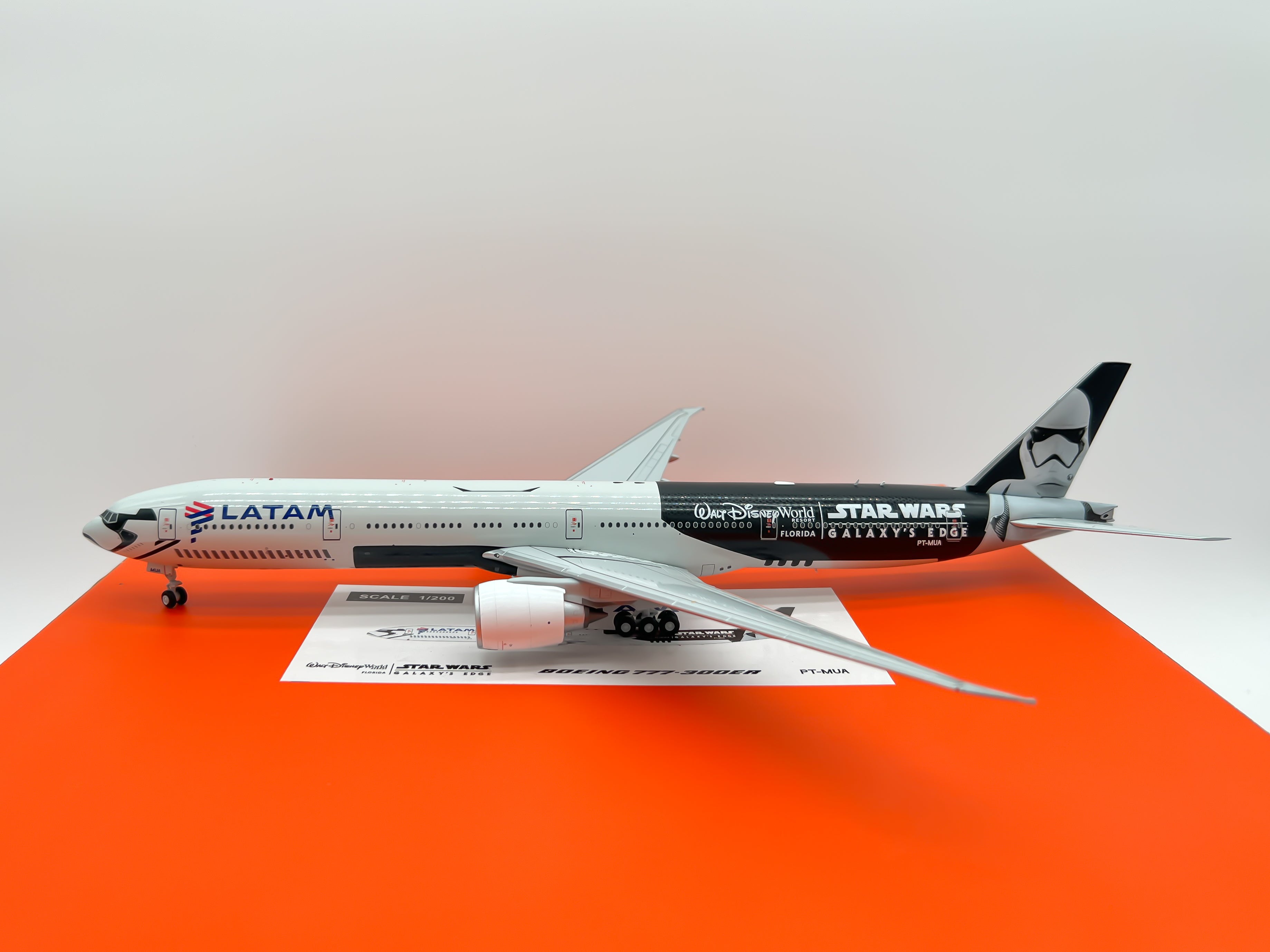 LATAM Airlines Boeing 777-300ER 1:200 JC Wings PT-MUA (EW277W003)