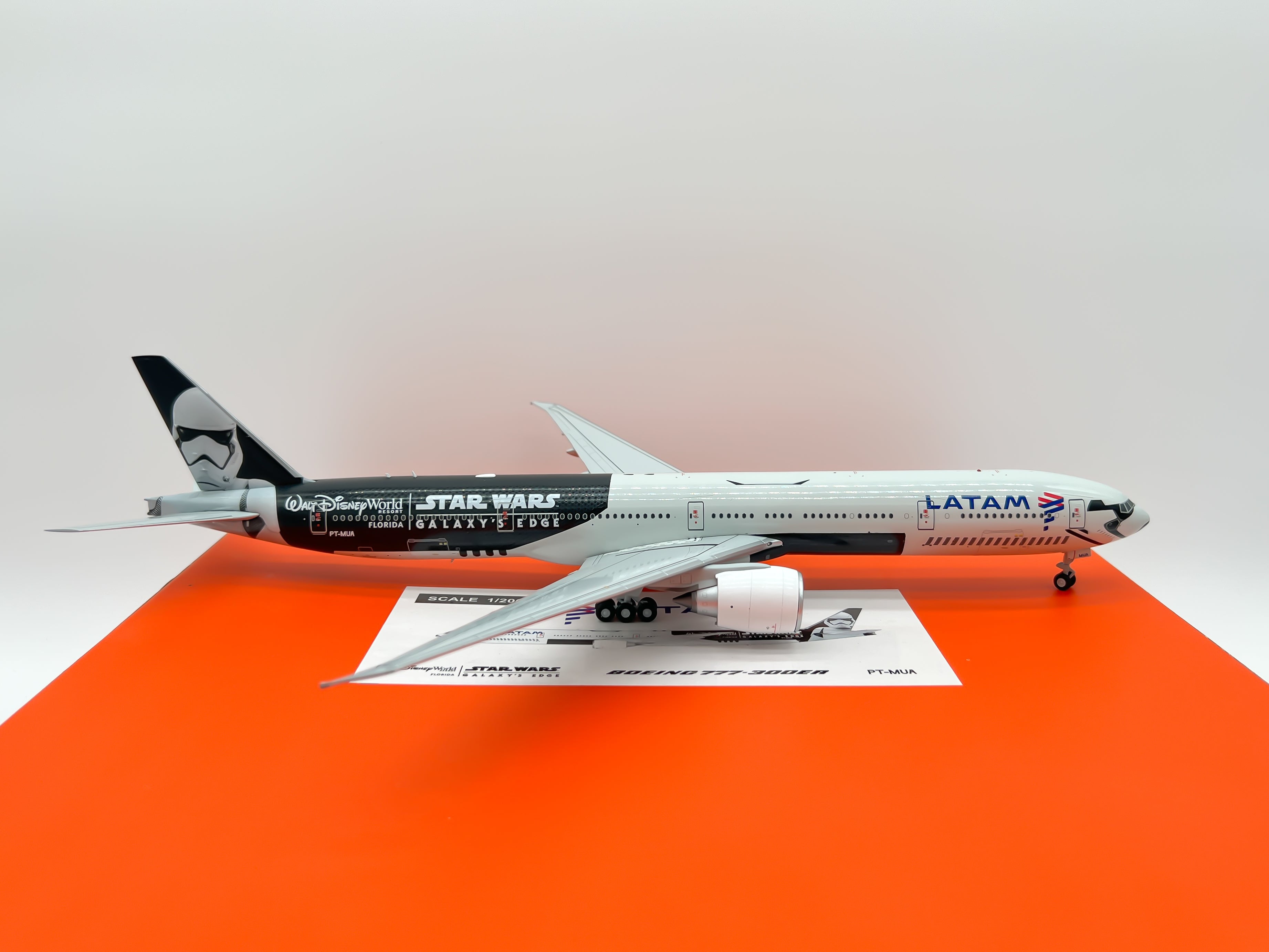 LATAM Airlines Boeing 777-300ER 1:200 JC Wings PT-MUA (EW277W003)