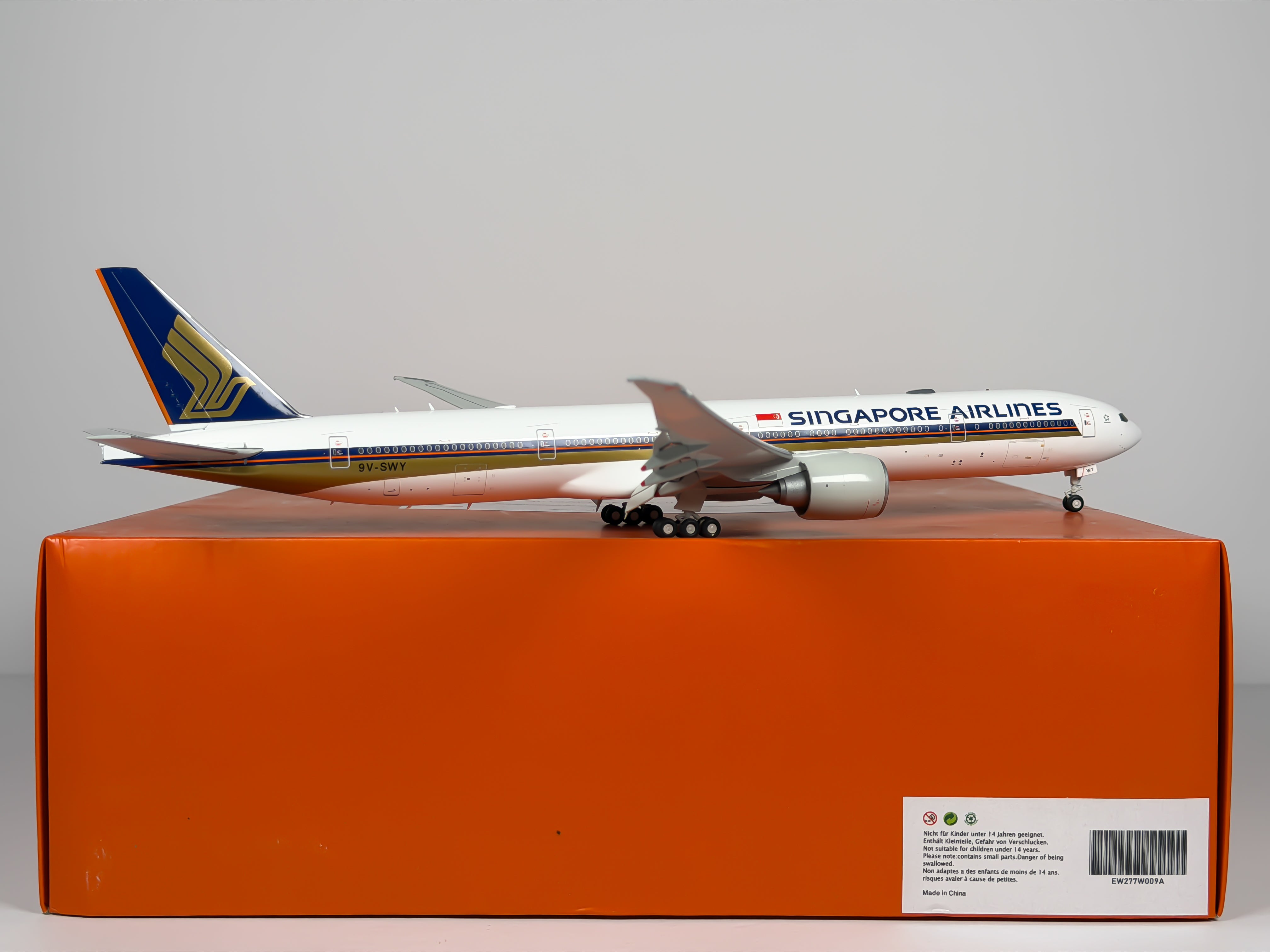 Singapore Airlines Boeing 777-300ER 1:200 JC Wings 9V-SWY (EW277W009A)