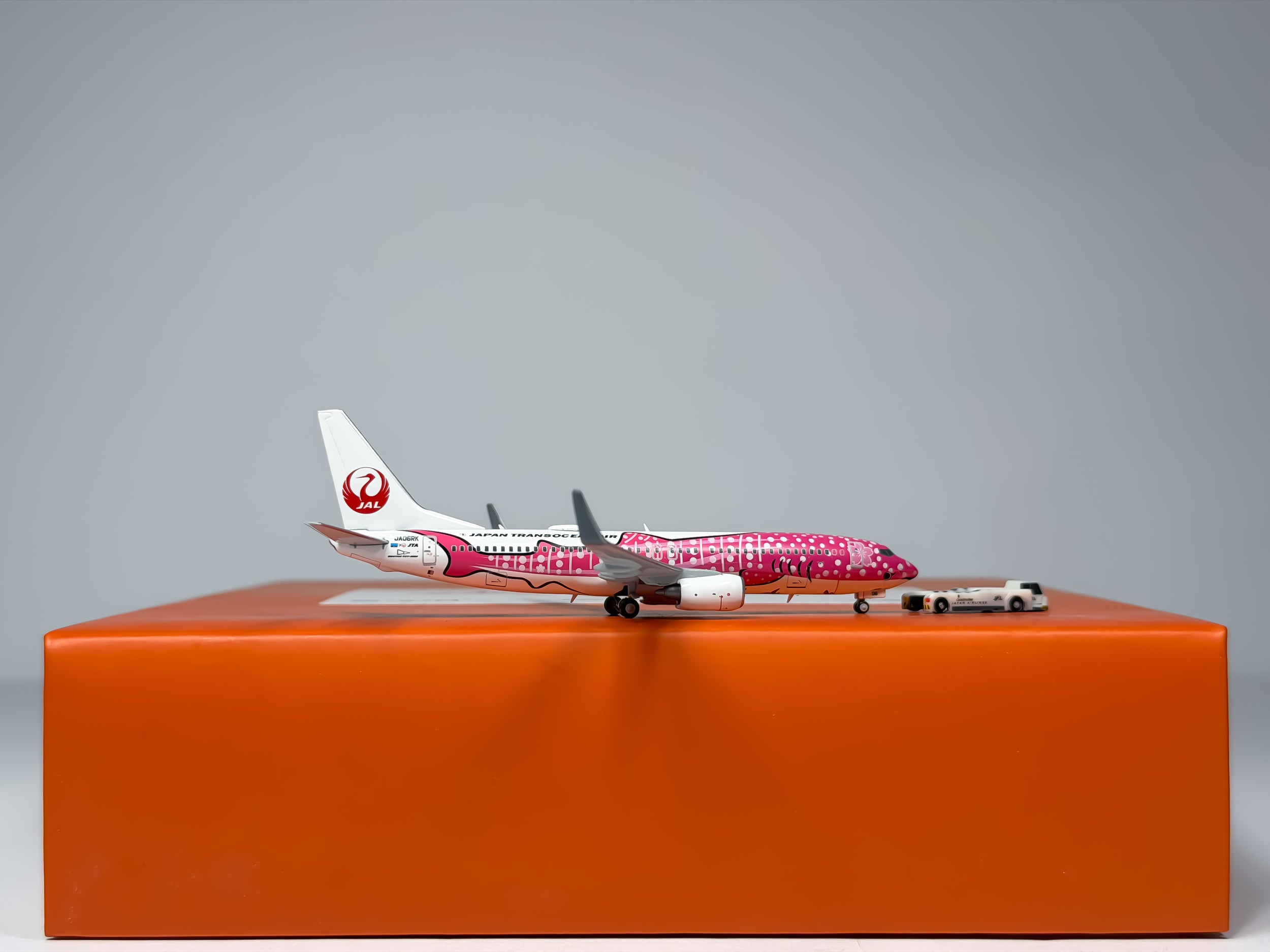 Japan Airlines (JAL) Boeing 737-800 1:400 JC Wings JA06RK (EW4738002)