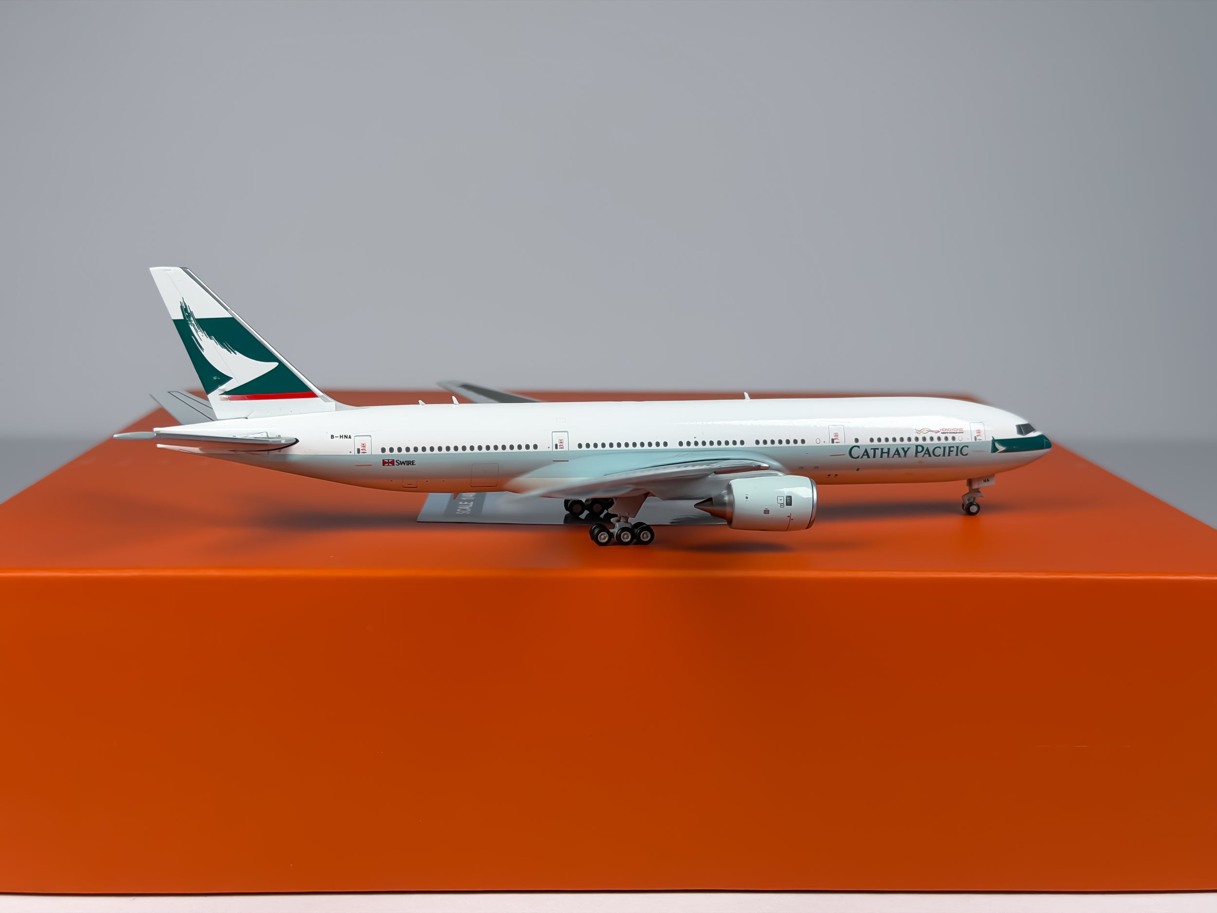 Cathay Pacific Boeing 777-200 1:400 JC Wings B-HNA (EW4772006)