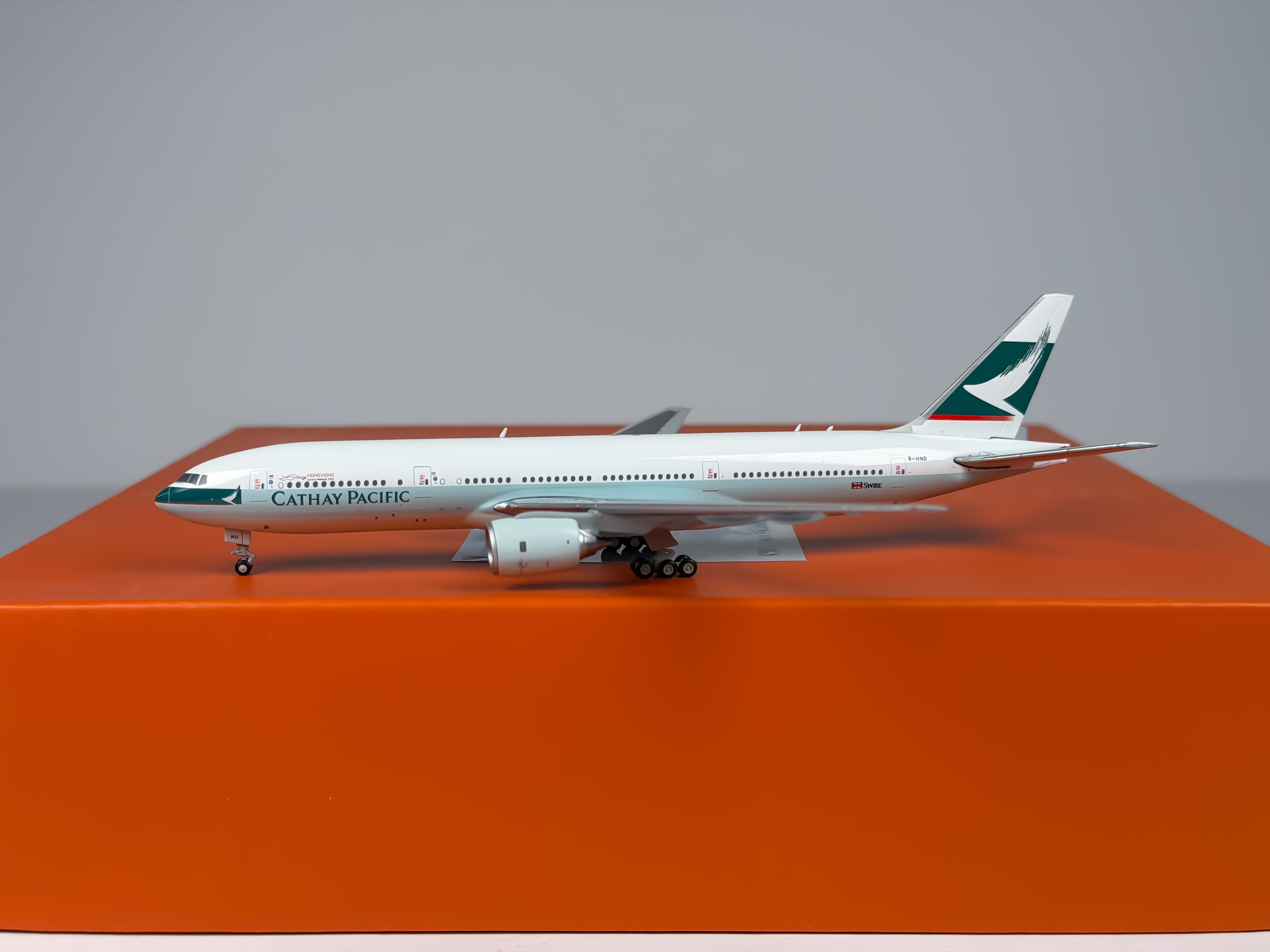 Cathay Pacific Boeing 777-300 1:400 JC Wings B-HND (EW4772009)
