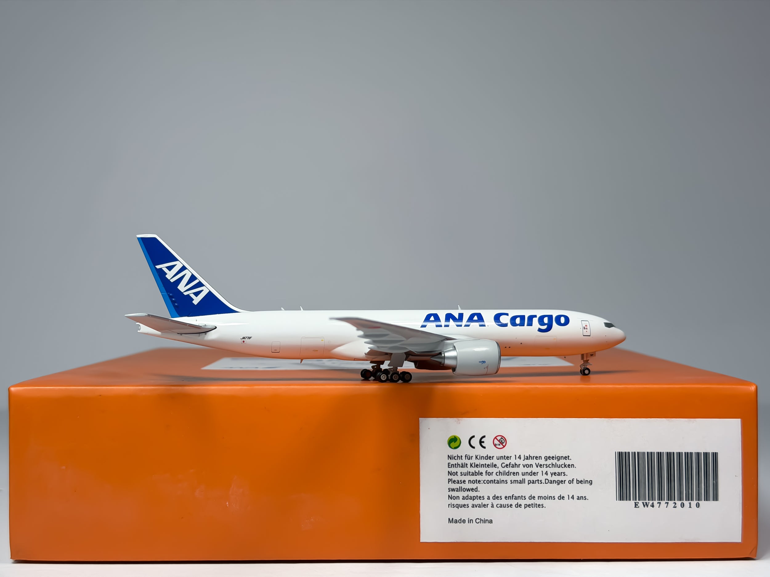 ANA Cargo Boeing 777-200F 1:400 JC Wings JA771F (EW4772010)
