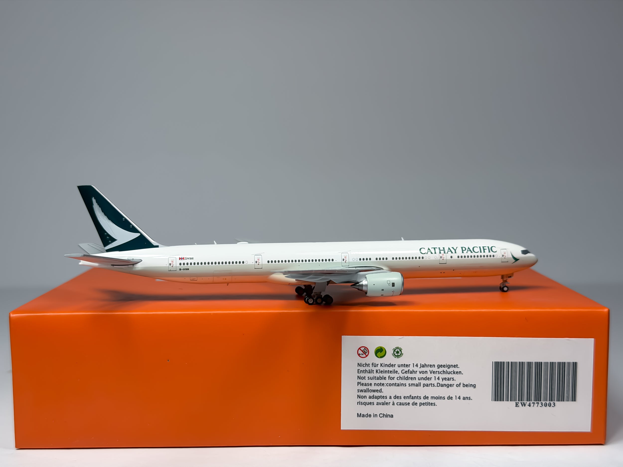 Cathay Pacific Boeing 777-300 1:400 JC Wings B-HNM (EW4773003)