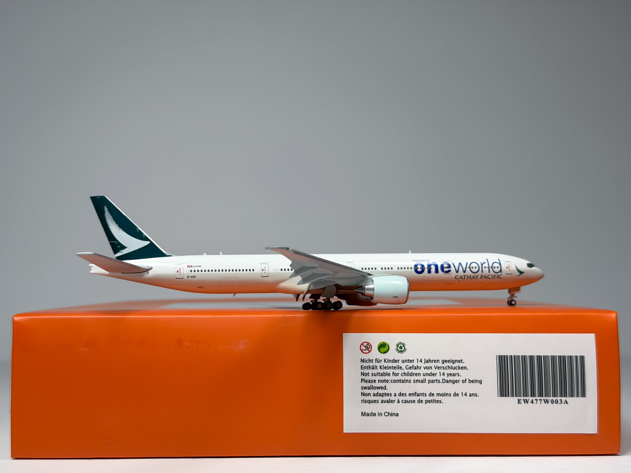 Cathay Pacific Boeing 777-300ER 1:400 JC Wings B-KQI (EW477W003A)