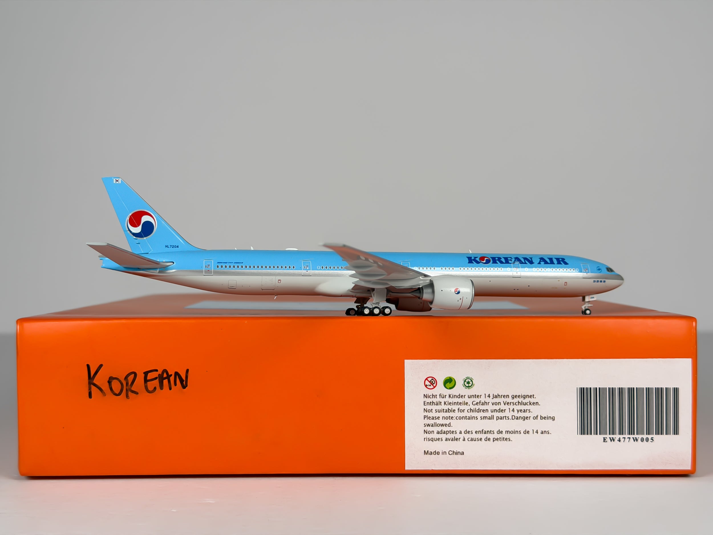 Korean Air Boeing 777-300ER 1:400 JC Wings HL7204 (EW477W005)