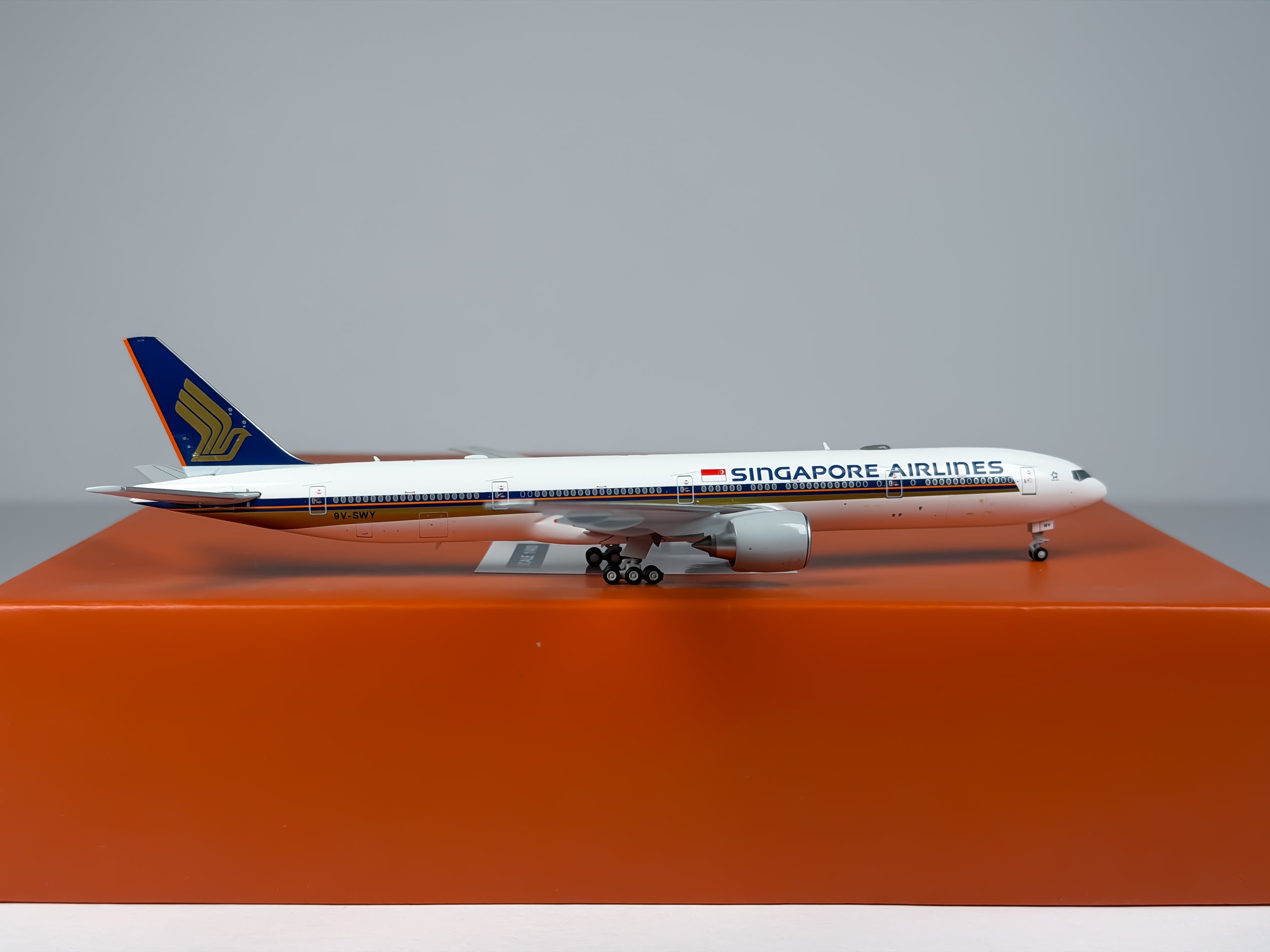Singapore Airlines Boeing 777-300ER 1:400 JC Wings 9V-SWY (EW477W009)