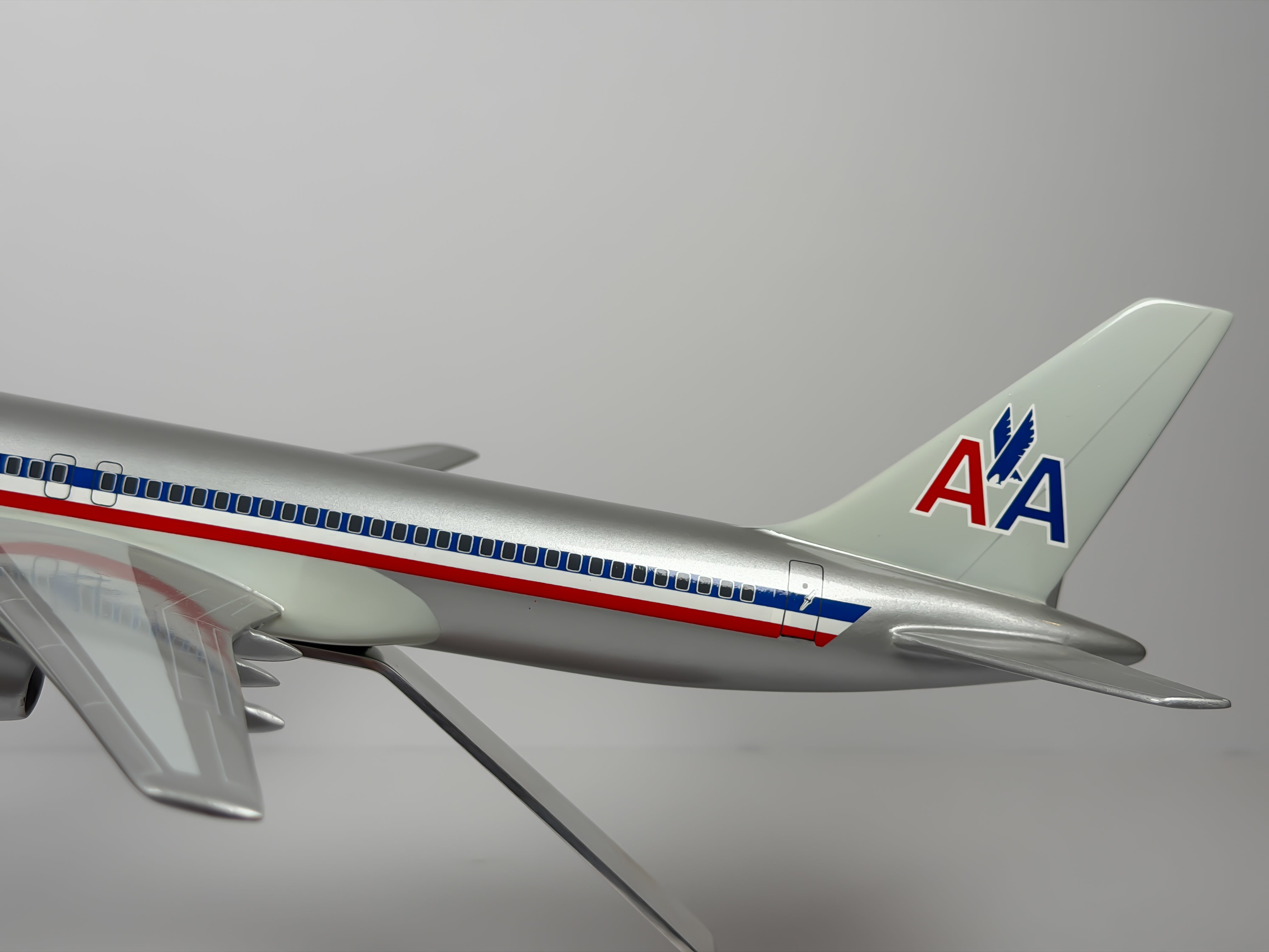 1:100 American Airlines Boeing 757-200 - Eagle - Bare Metal | Executive Model