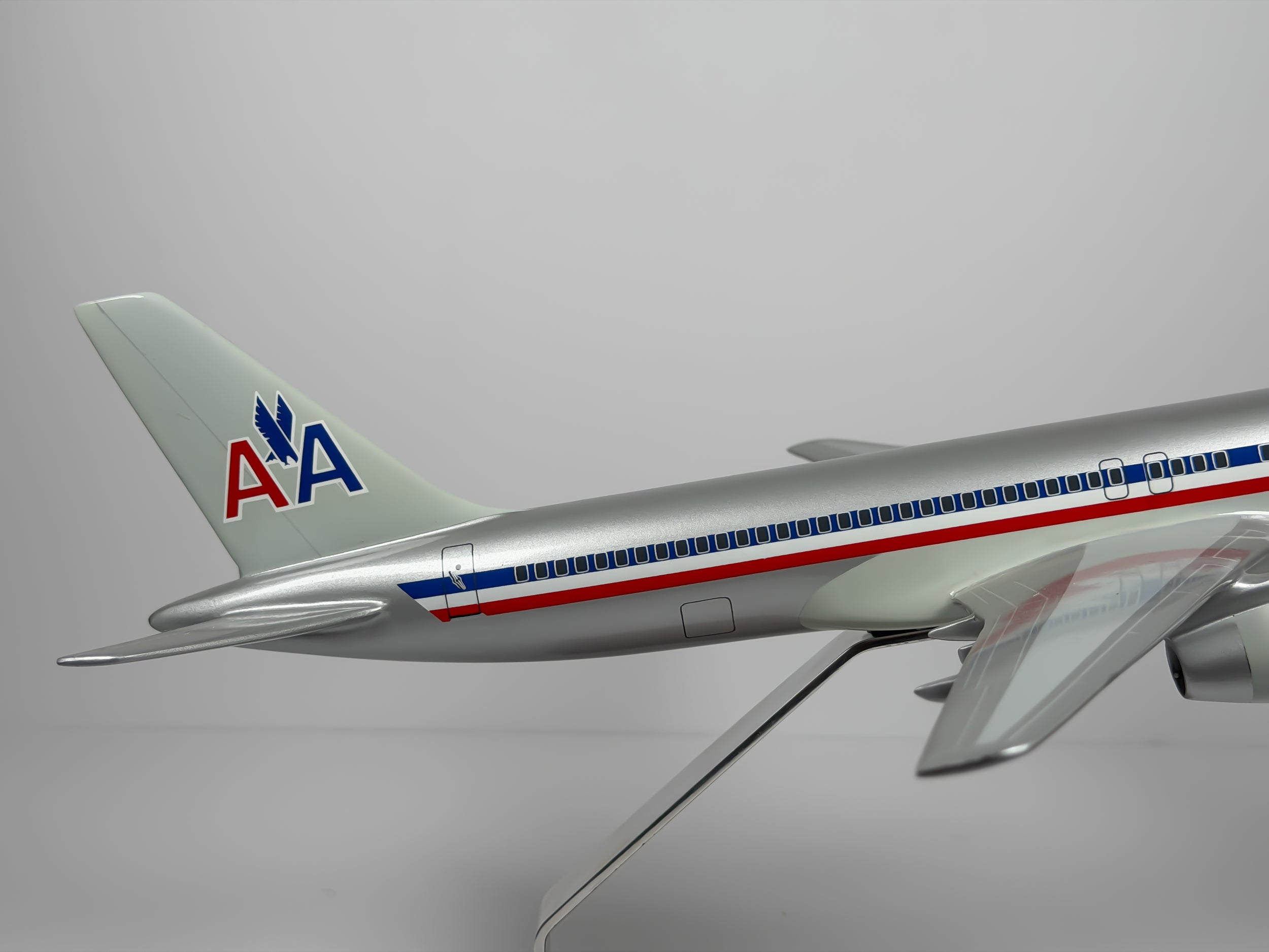 1:100 American Airlines Boeing 757-200 - Eagle - Bare Metal | Executive Model