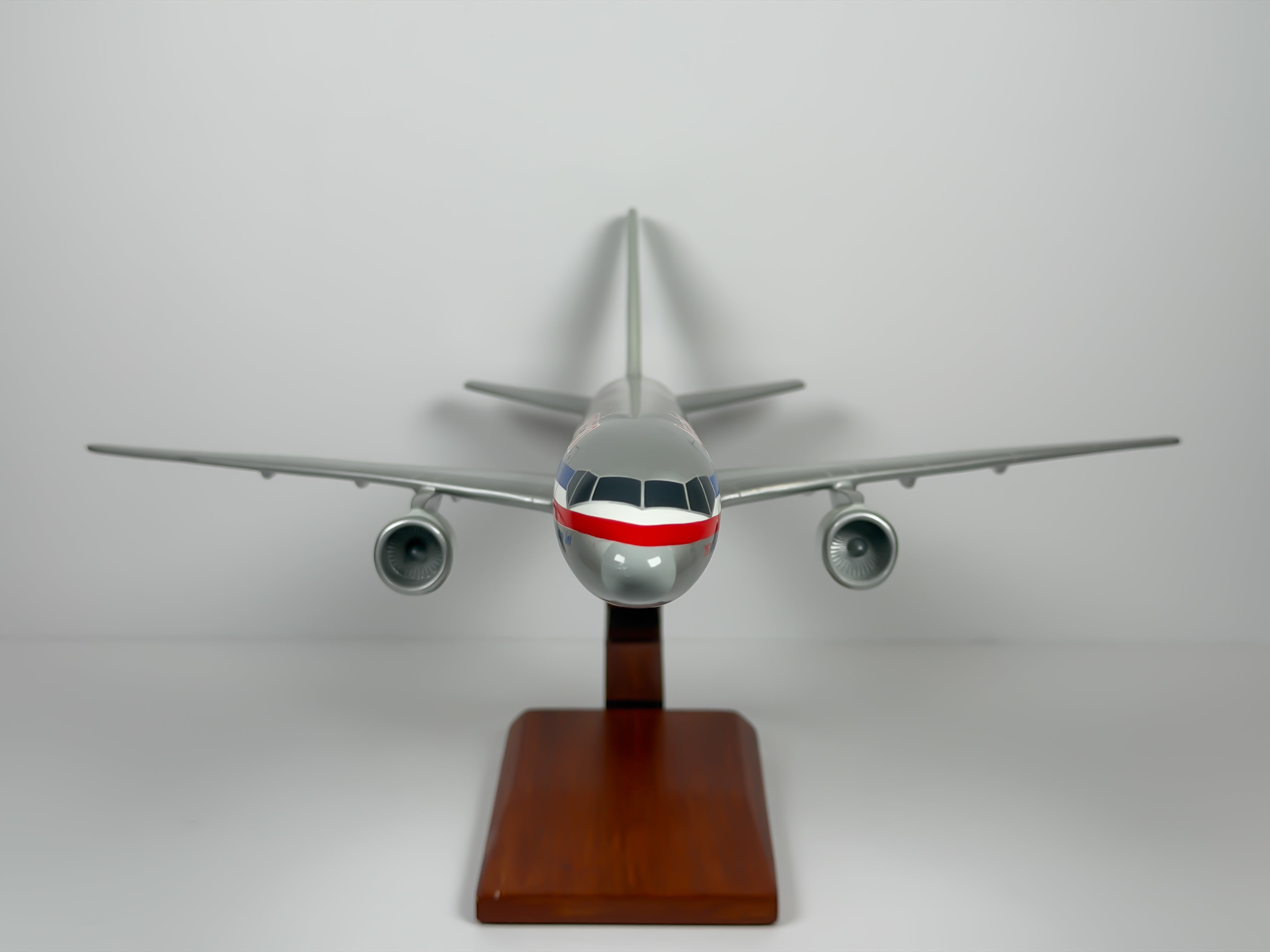 1:100 American Airlines Boeing 757-200 - Eagle - Bare Metal | Executive Model