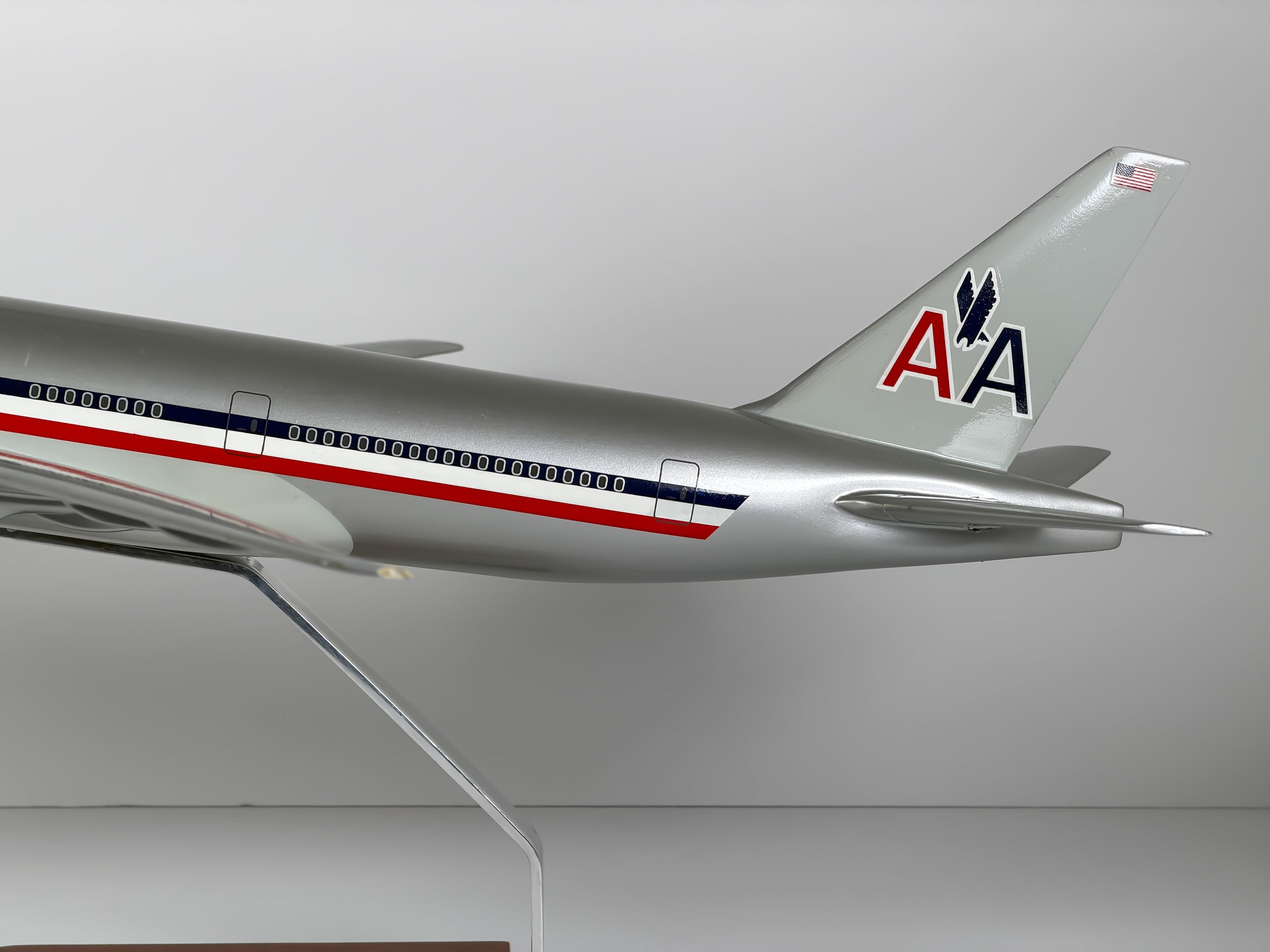 1:100 American Airlines Boeing 777-200 - Eagle - Bare Metal | Executive Model