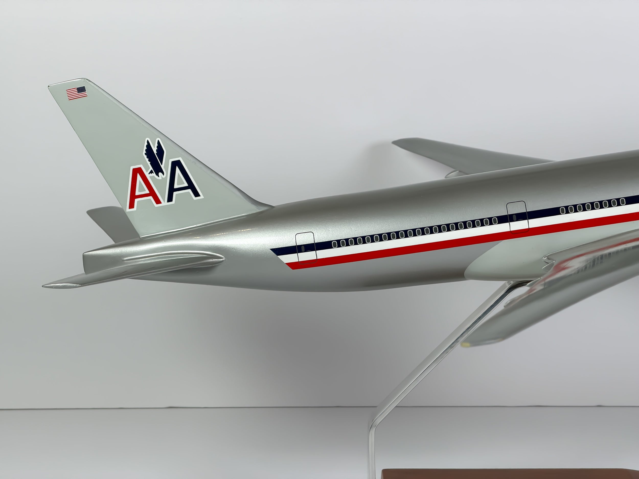 1:100 American Airlines Boeing 777-200 - Eagle - Bare Metal | Executive Model