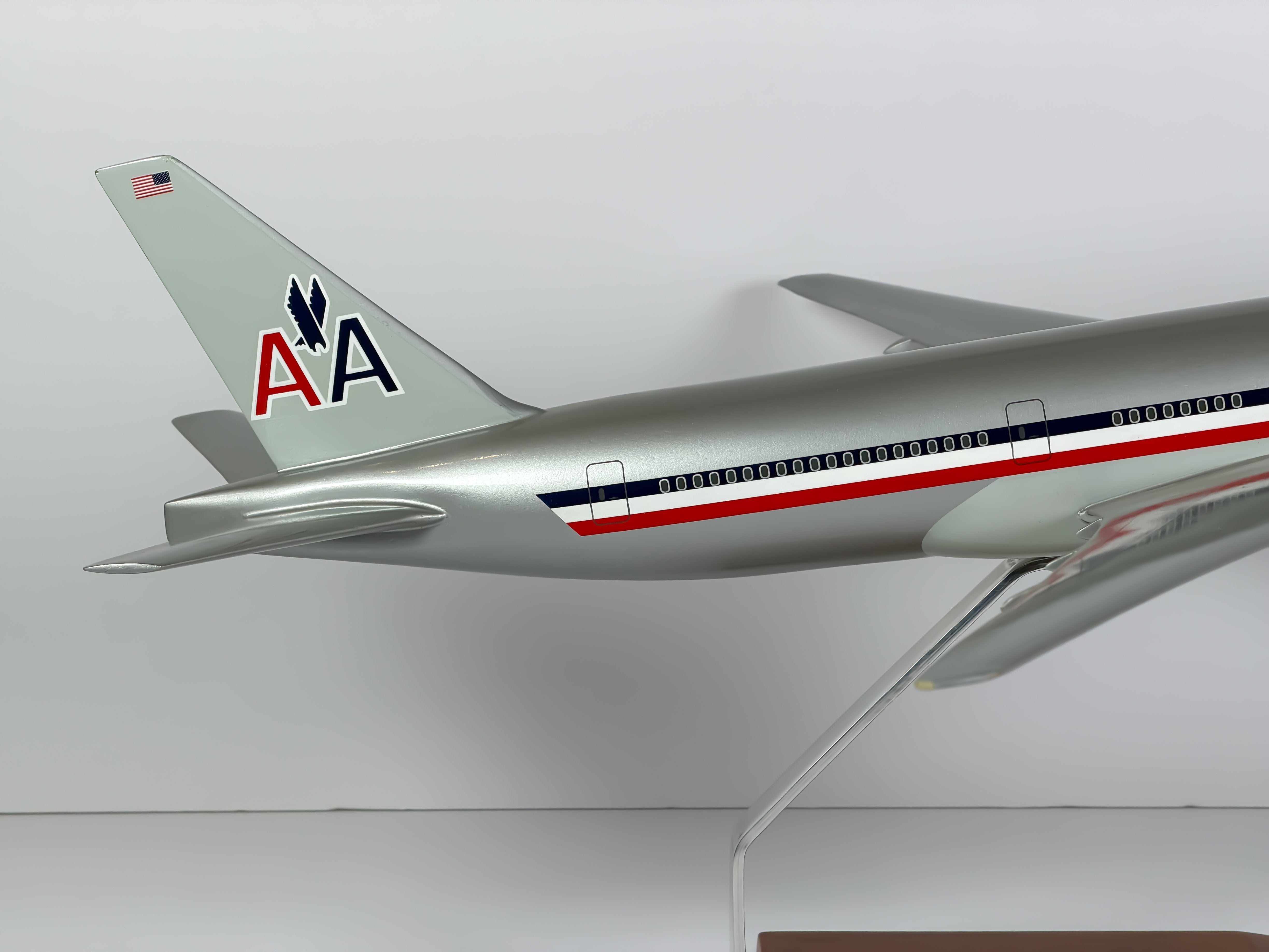 1:100 American Airlines Boeing 777-200 - Eagle - Bare Metal | Executive Model