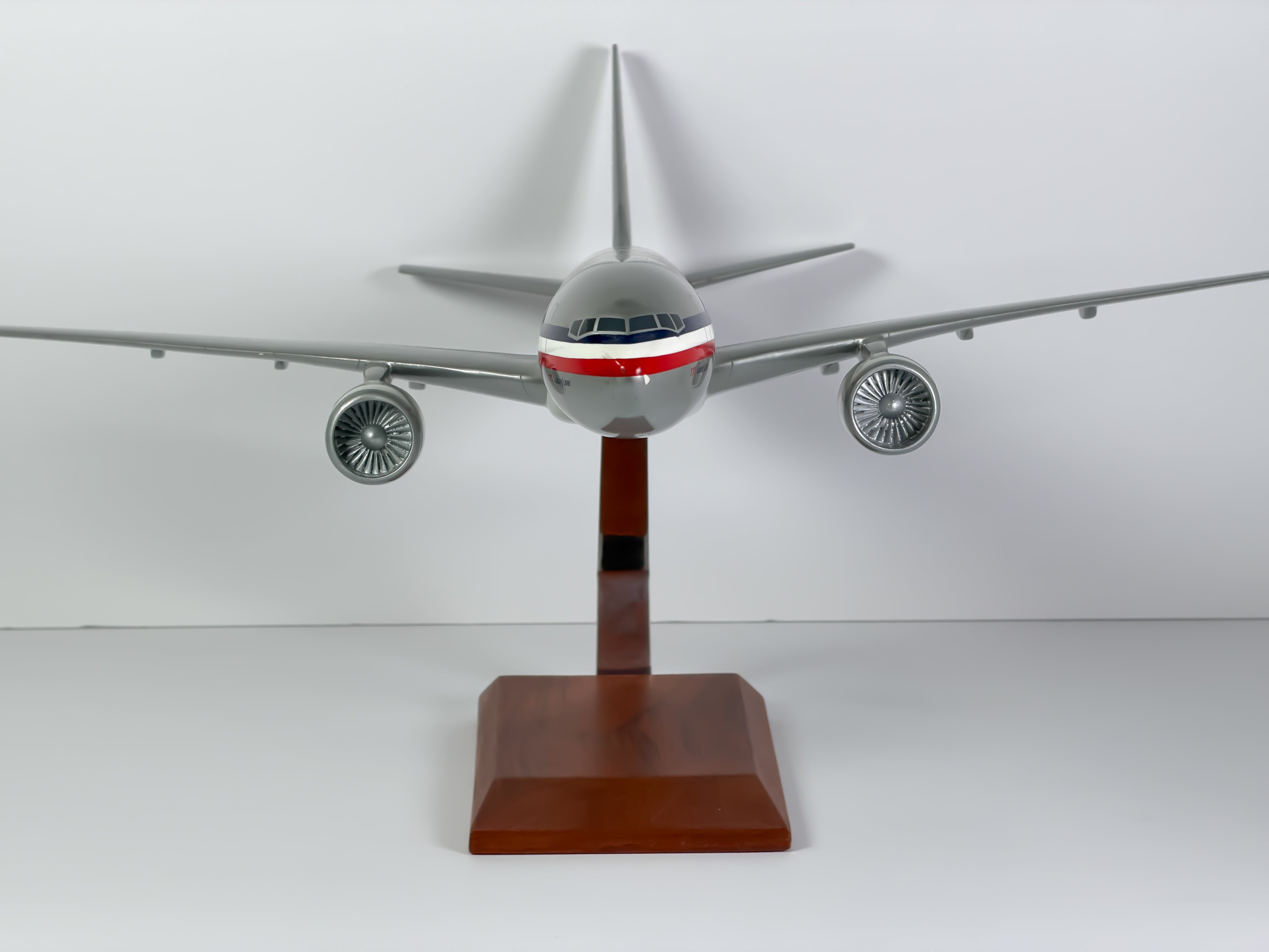 1:100 American Airlines Boeing 777-200 - Eagle - Bare Metal | Executive Model
