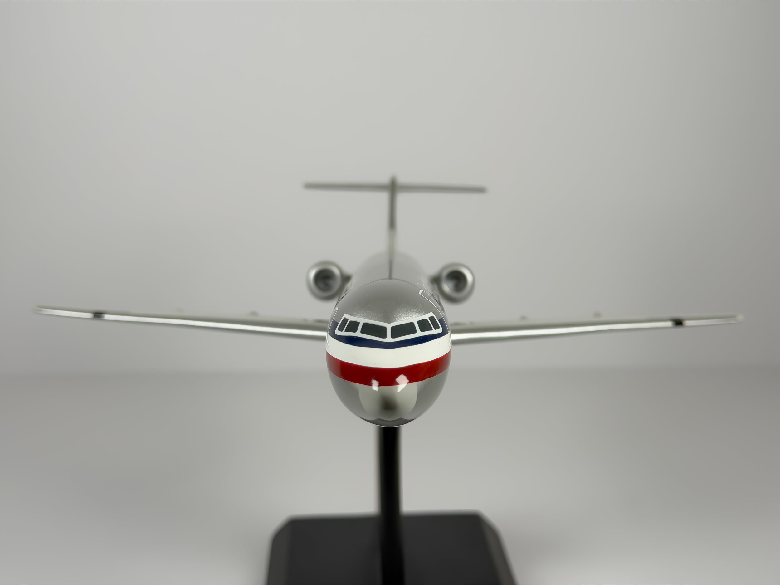 1:100 American Airlines Fokker F-100 - Eagle - Bare Metal | Executive Model