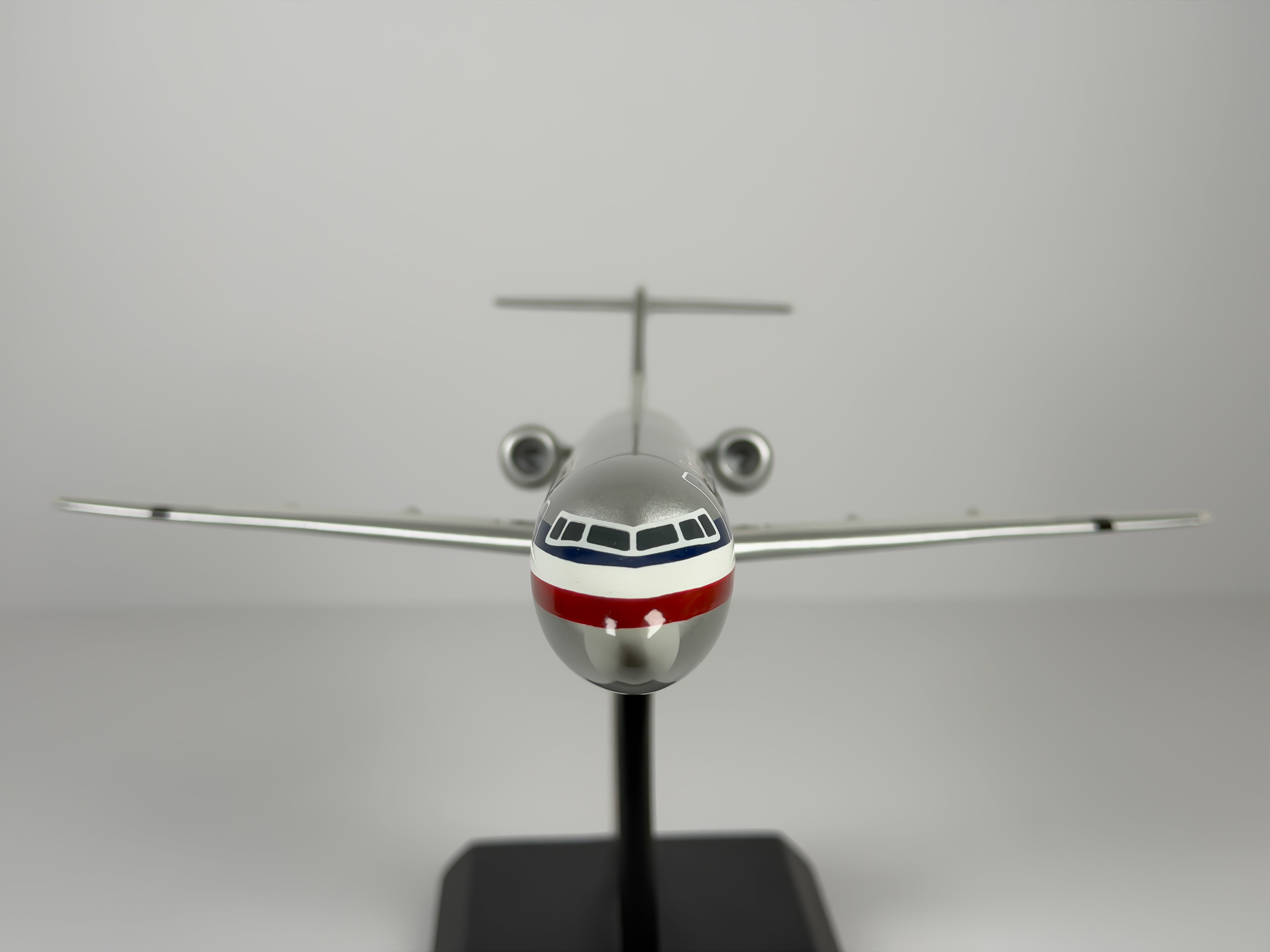 1:100 American Airlines Fokker F-100 - Eagle - Bare Metal | Executive Model