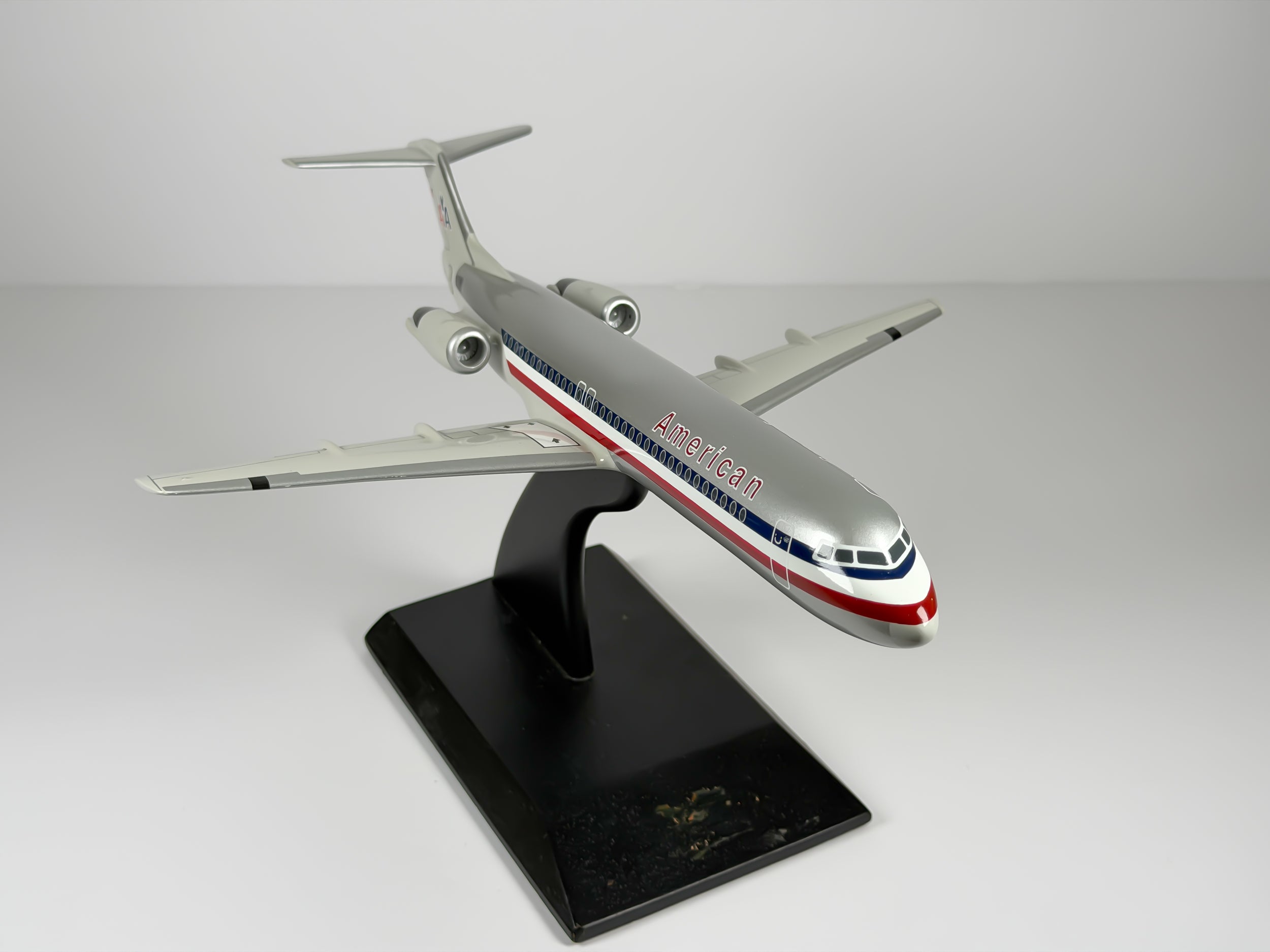 1:100 American Airlines Fokker F-100 - Eagle - Bare Metal | Executive Model