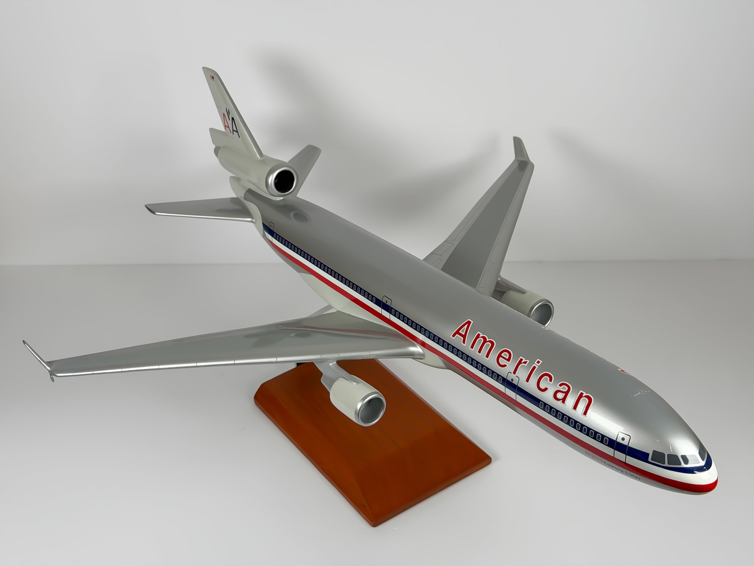 1:100 American Airlines McDonnell Douglas MD-11 - Eagle - Bare Metal | Executive Model