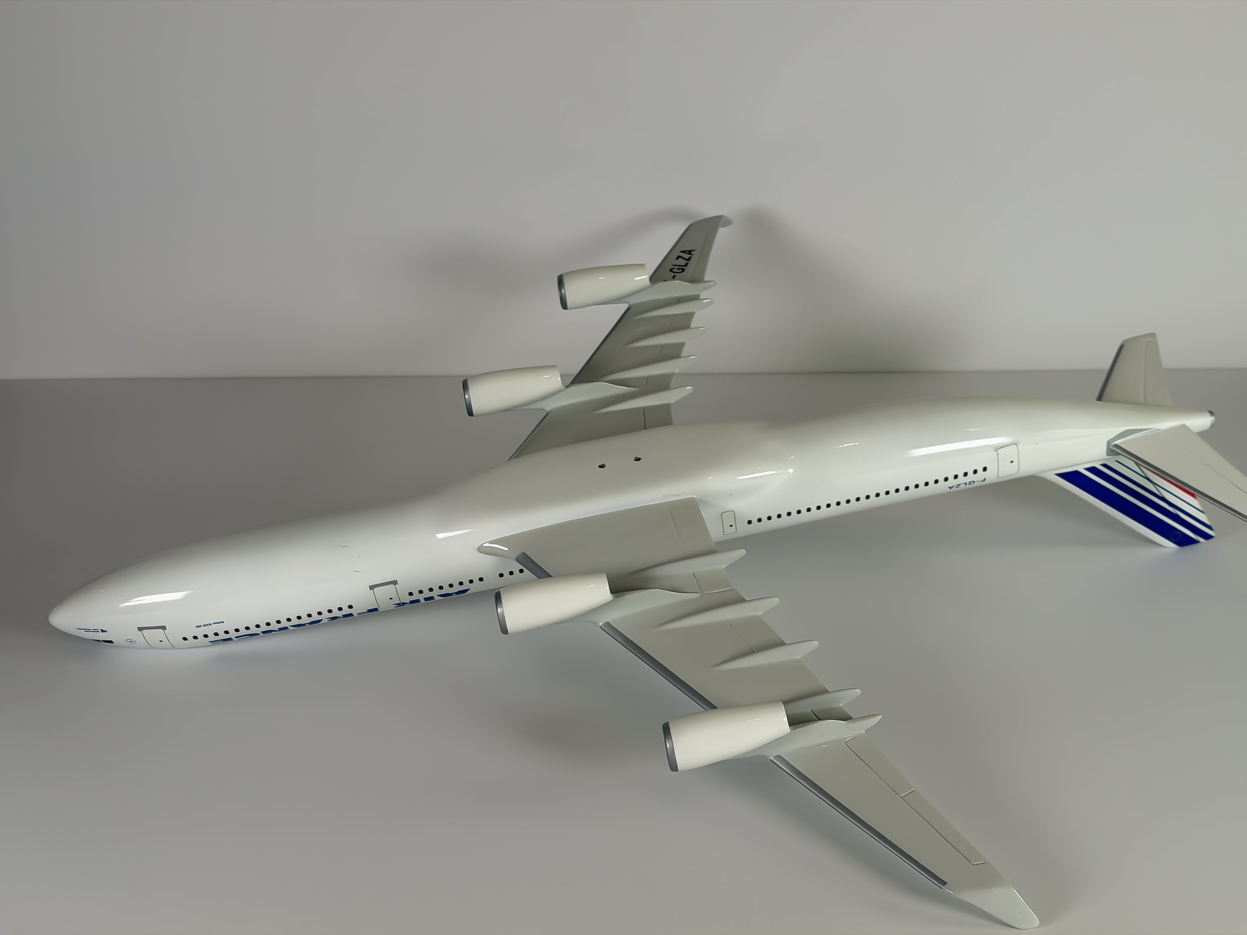 1:100 Air France Airbus A340-300 (F-GLZA) - Barcode | Executive Model