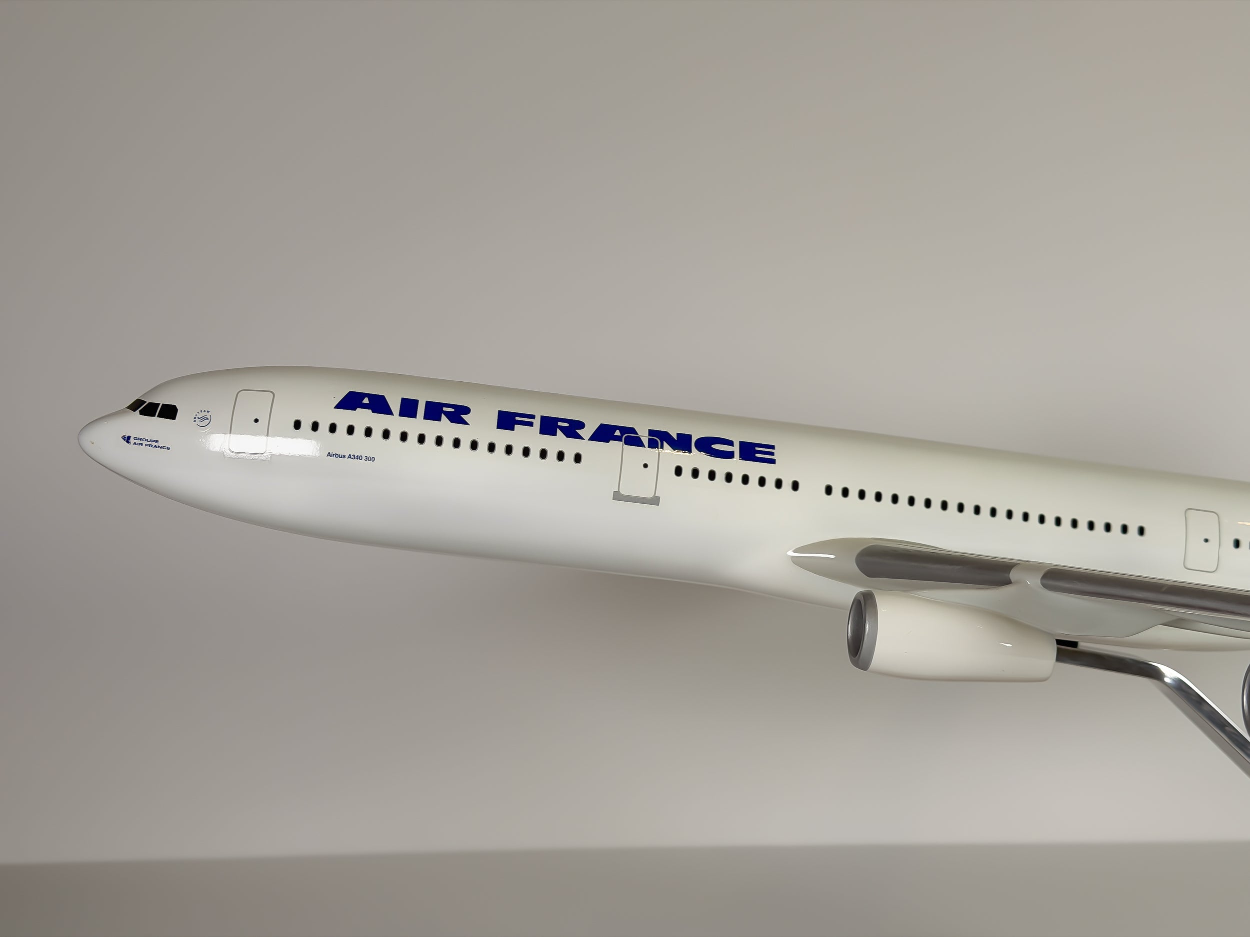 1:100 Air France Airbus A340-300 (F-GLZA) - Barcode | Executive Model
