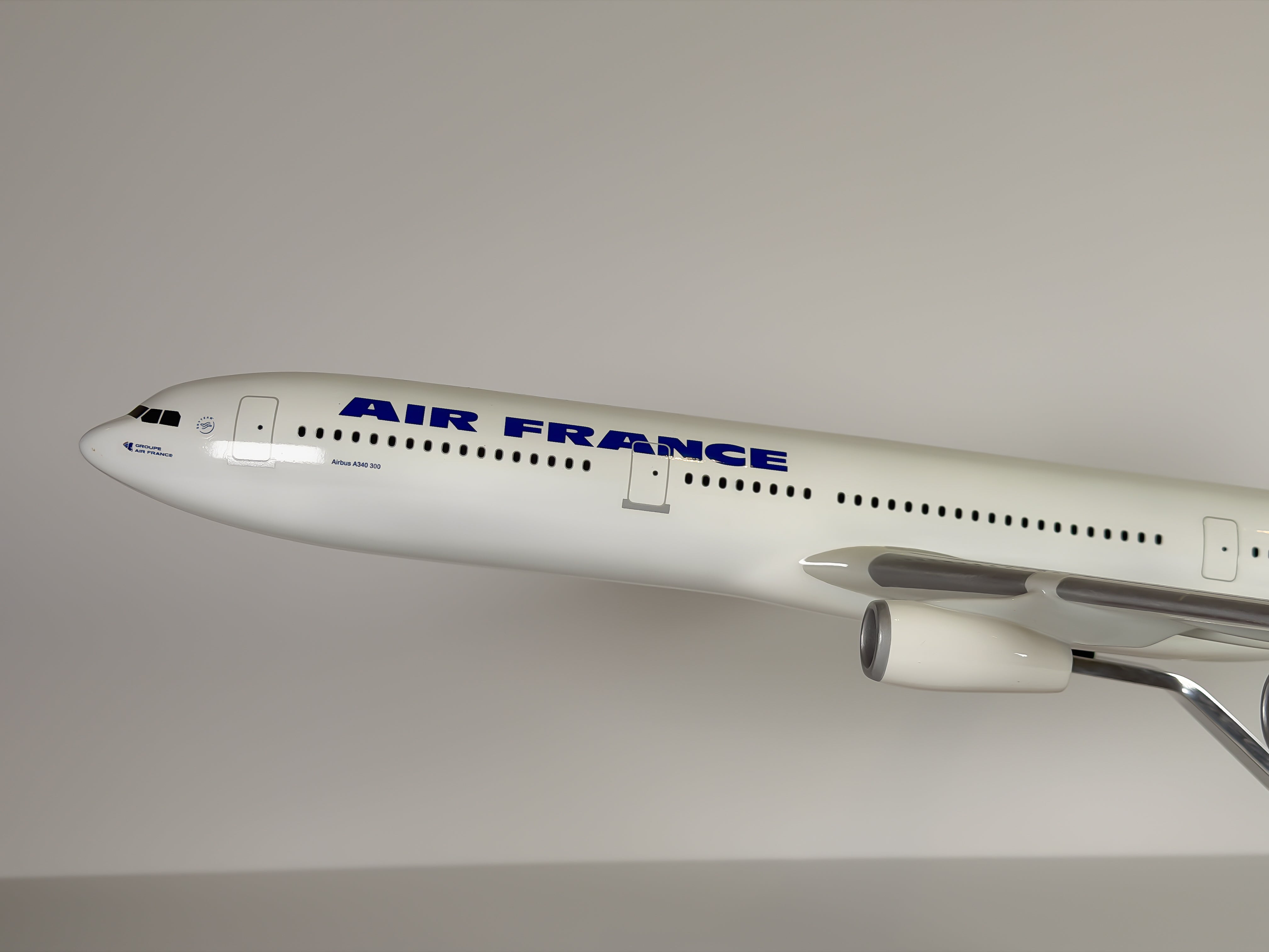 1:100 Air France Airbus A340-300 (F-GLZA) - Barcode | Executive Model