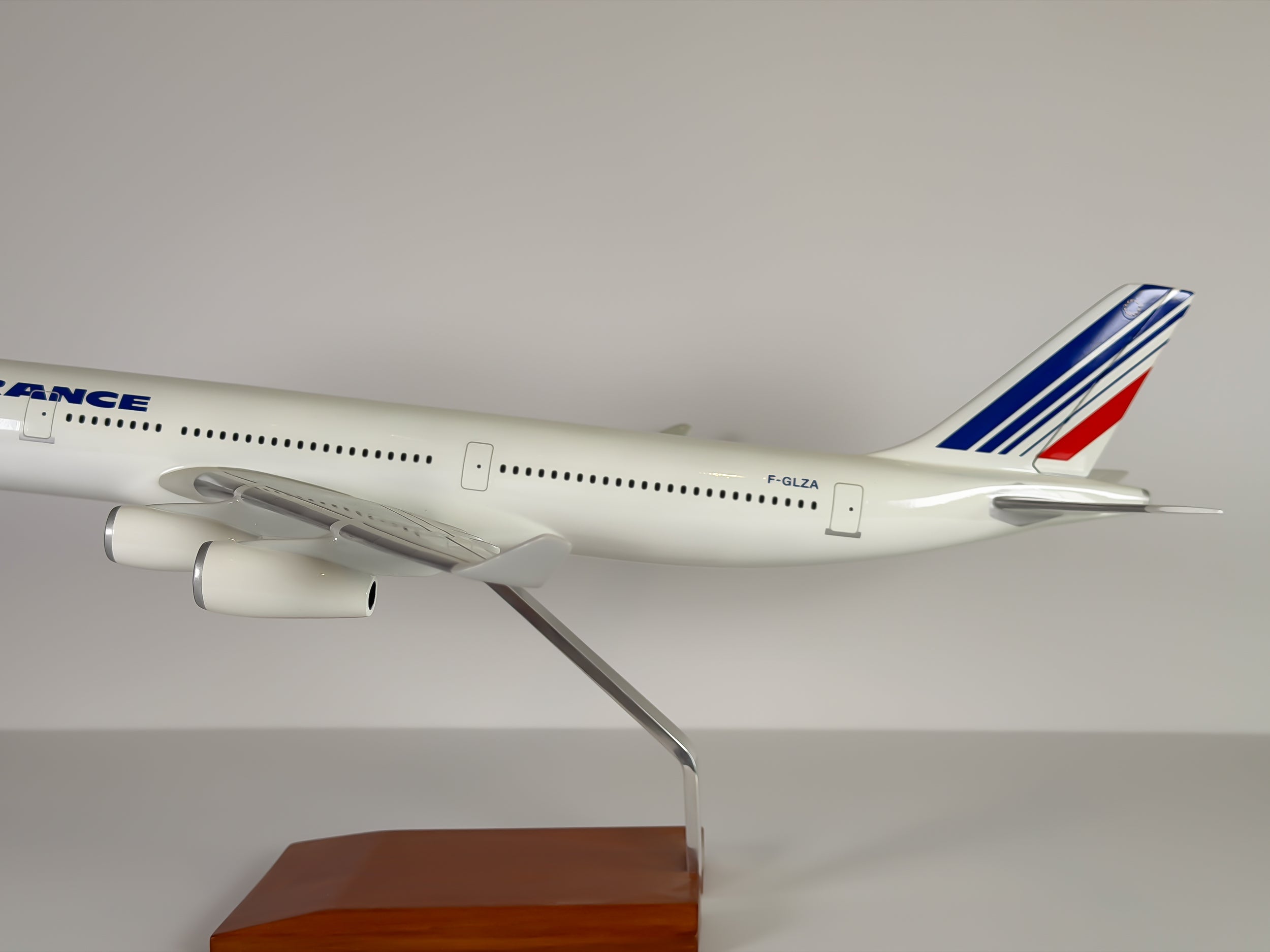 1:100 Air France Airbus A340-300 (F-GLZA) - Barcode | Executive Model